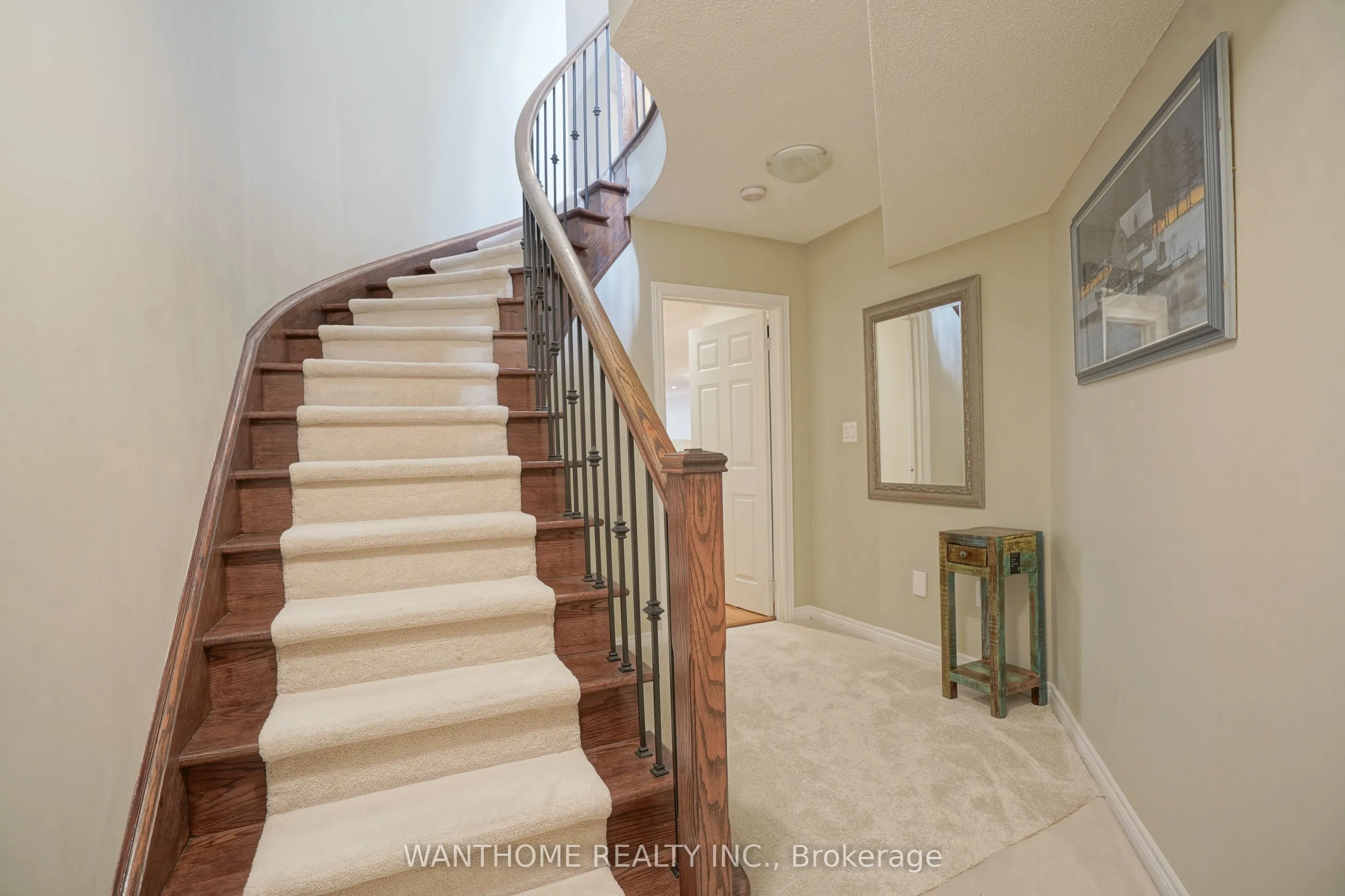 2381 Wasaga Drive S