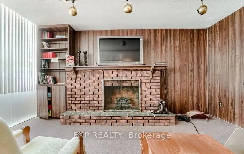 2323 Confederation Parkway, #901