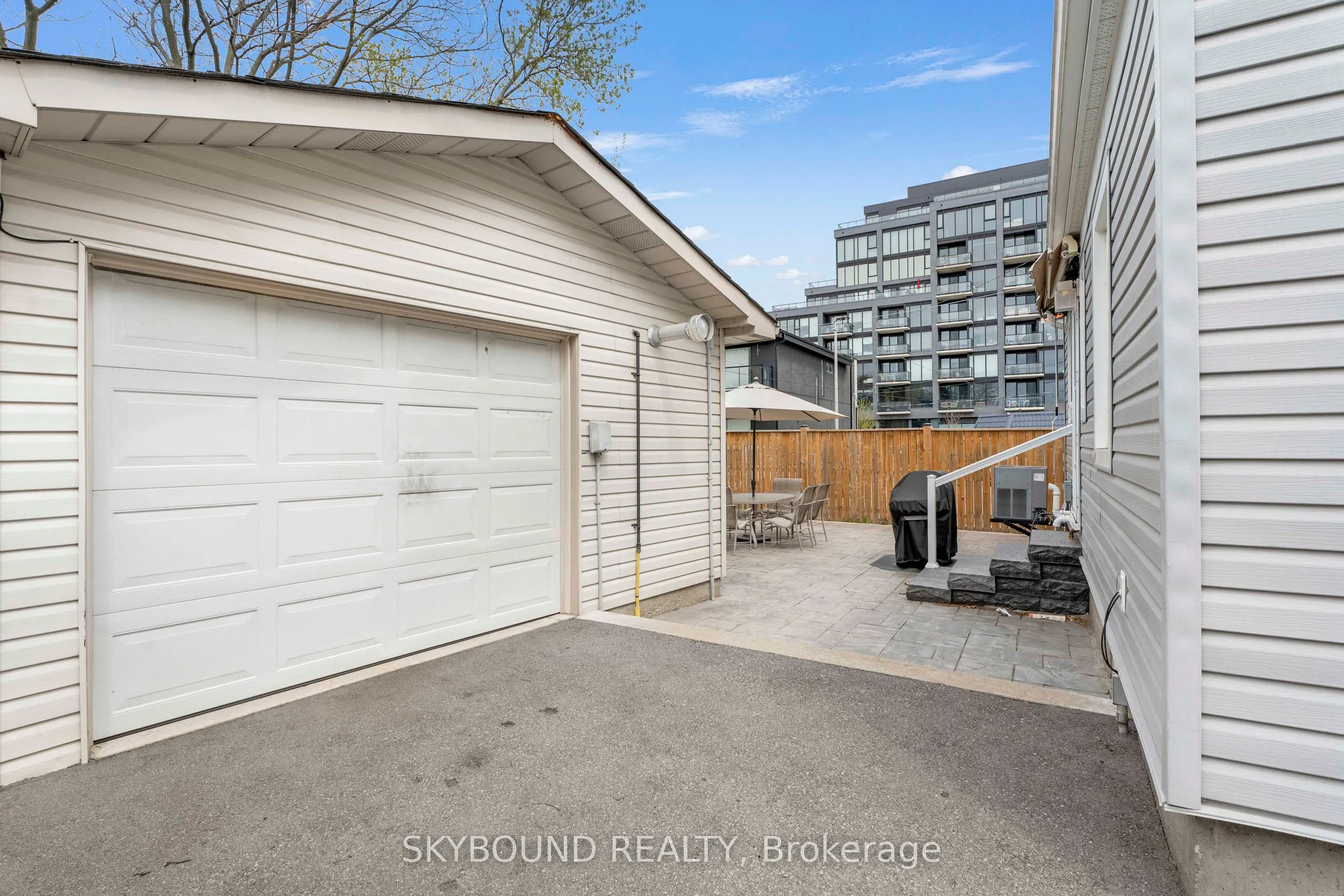790 The Queensway