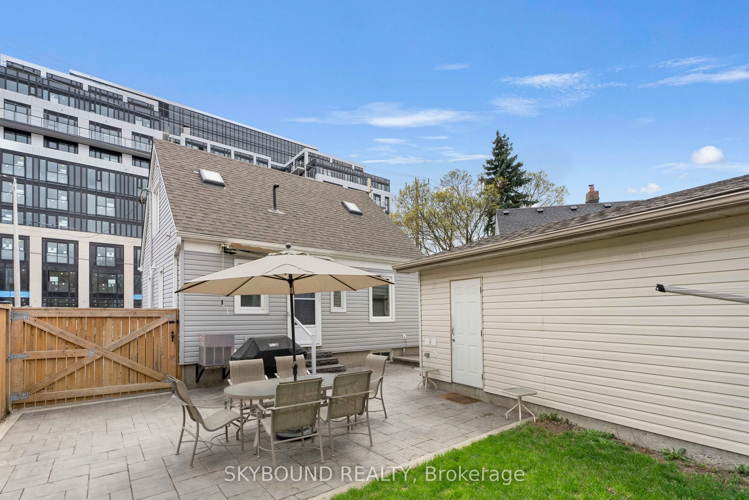 790 The Queensway