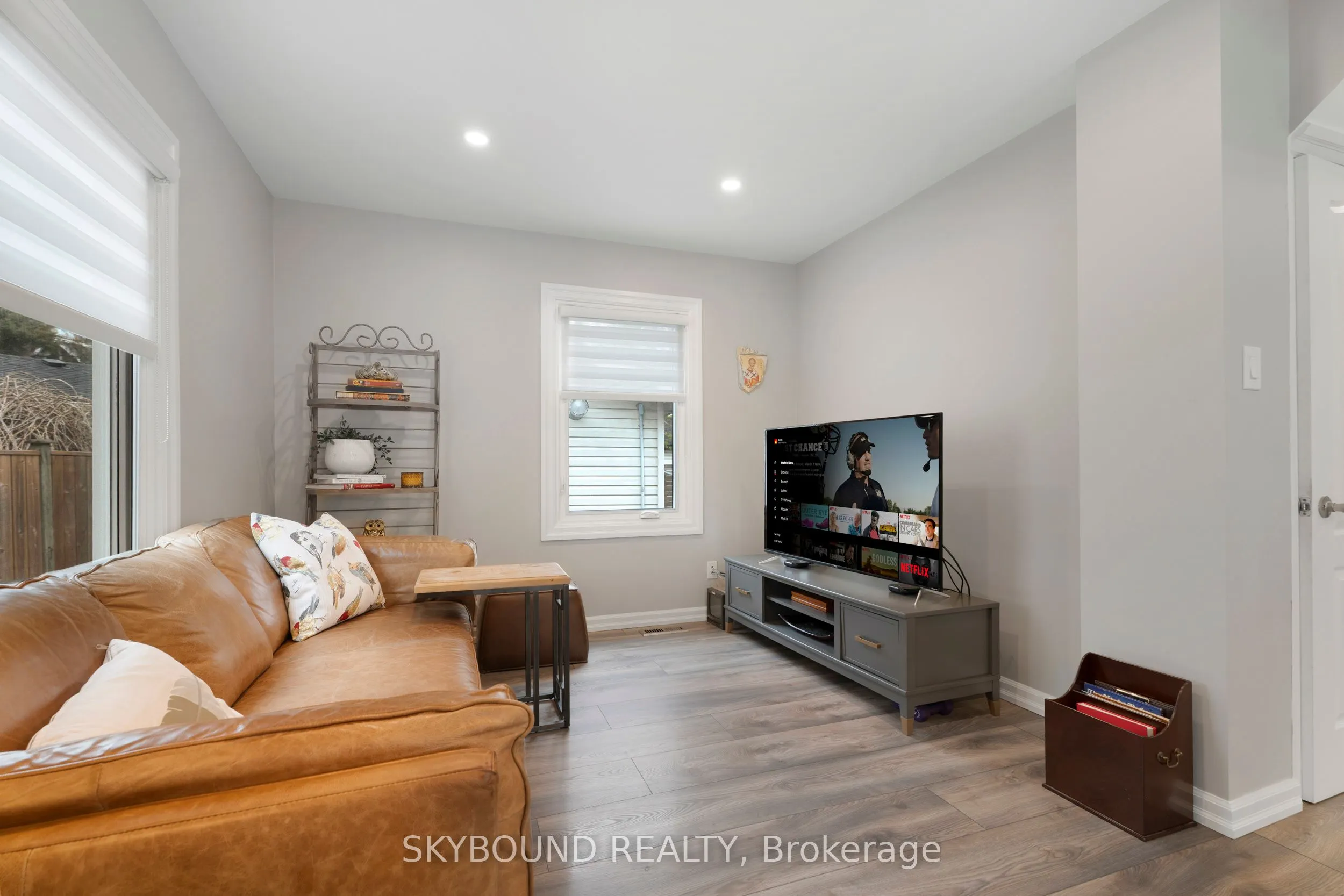 790 The Queensway