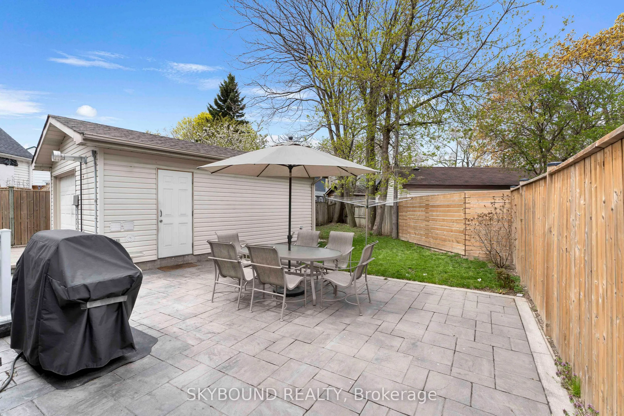 790 The Queensway