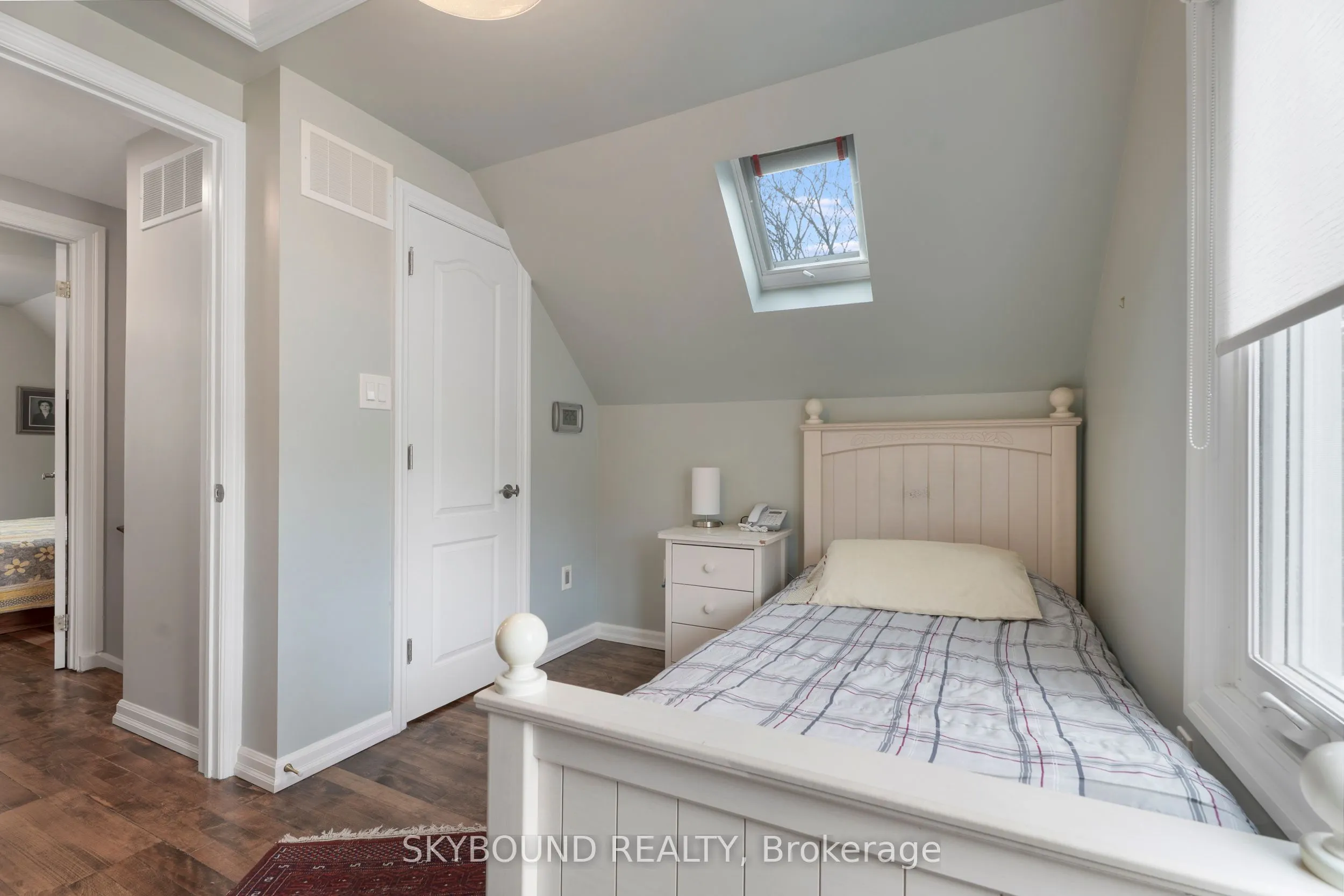 790 The Queensway