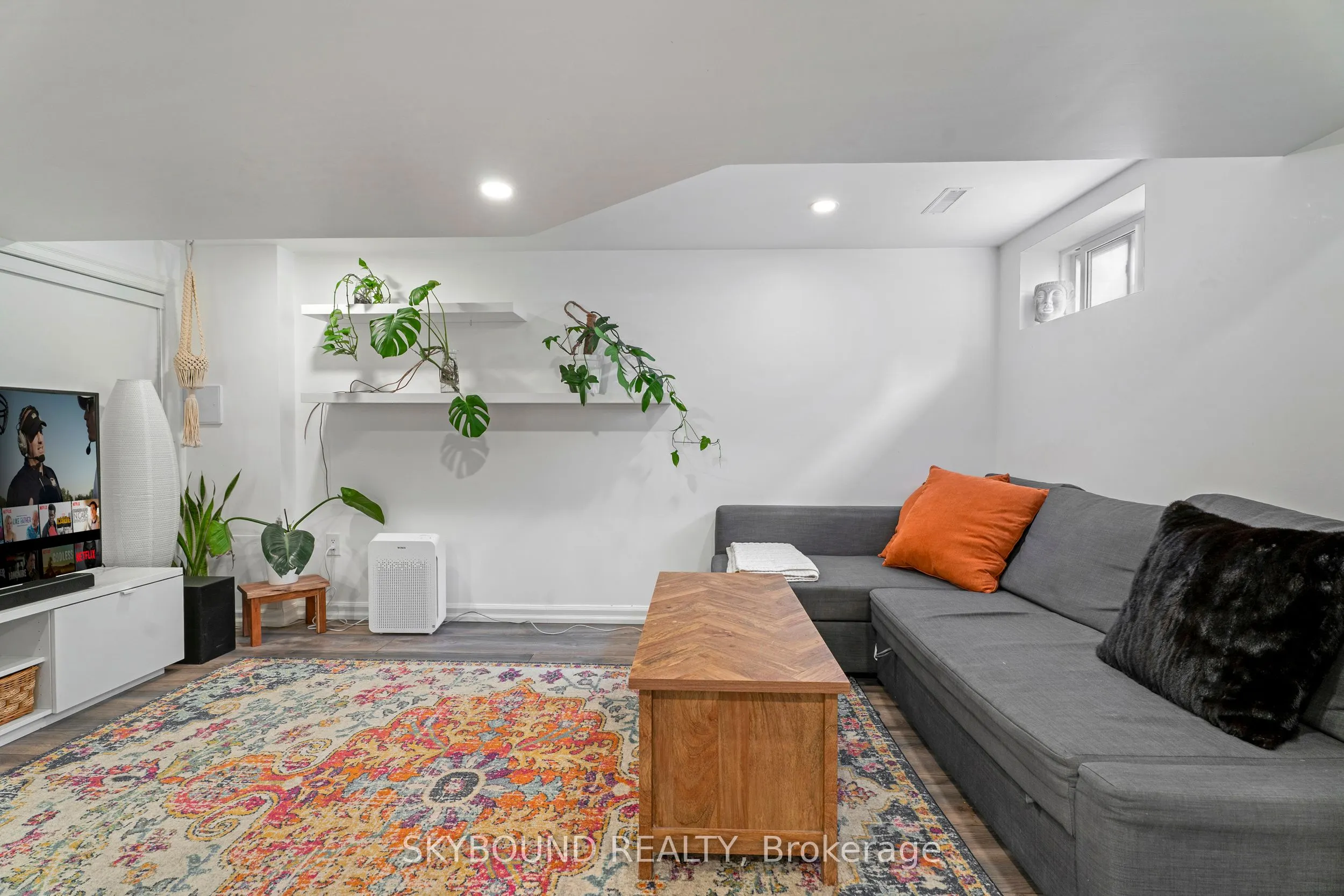 790 The Queensway