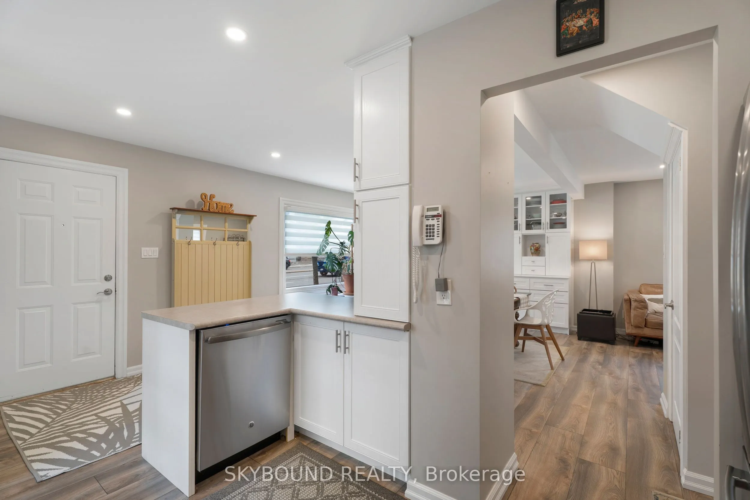 790 The Queensway