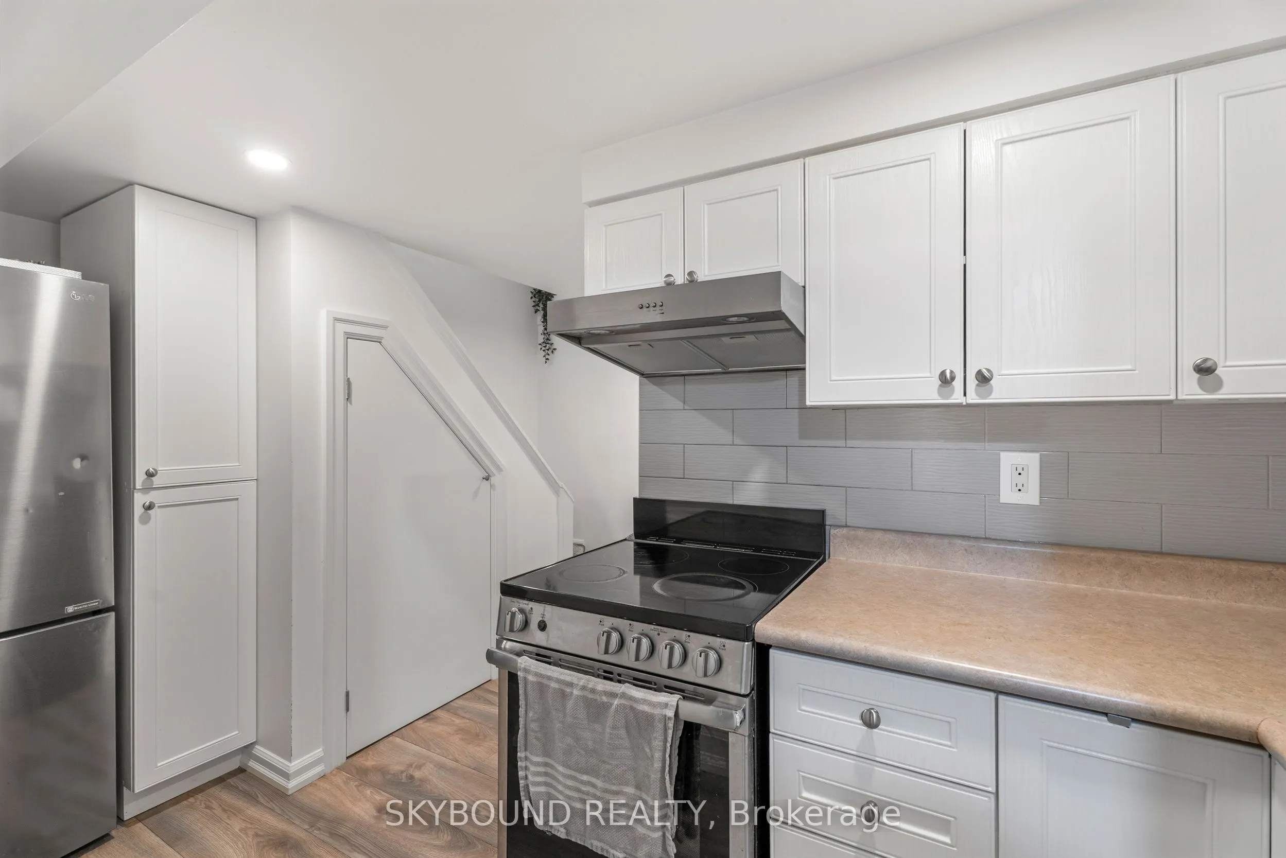 790 The Queensway