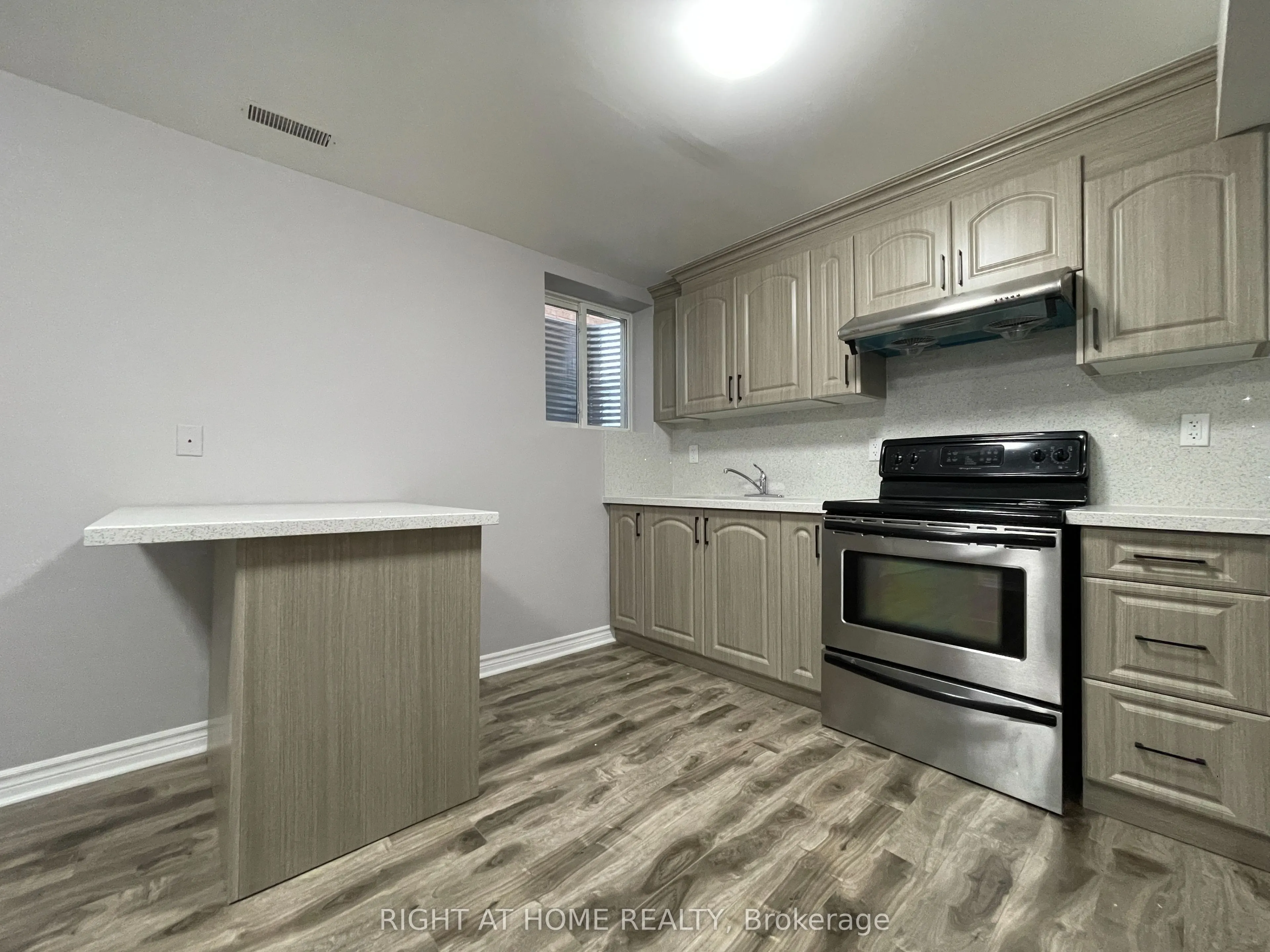 5837 Churchill Meadows Boulevard, #Bsmt
