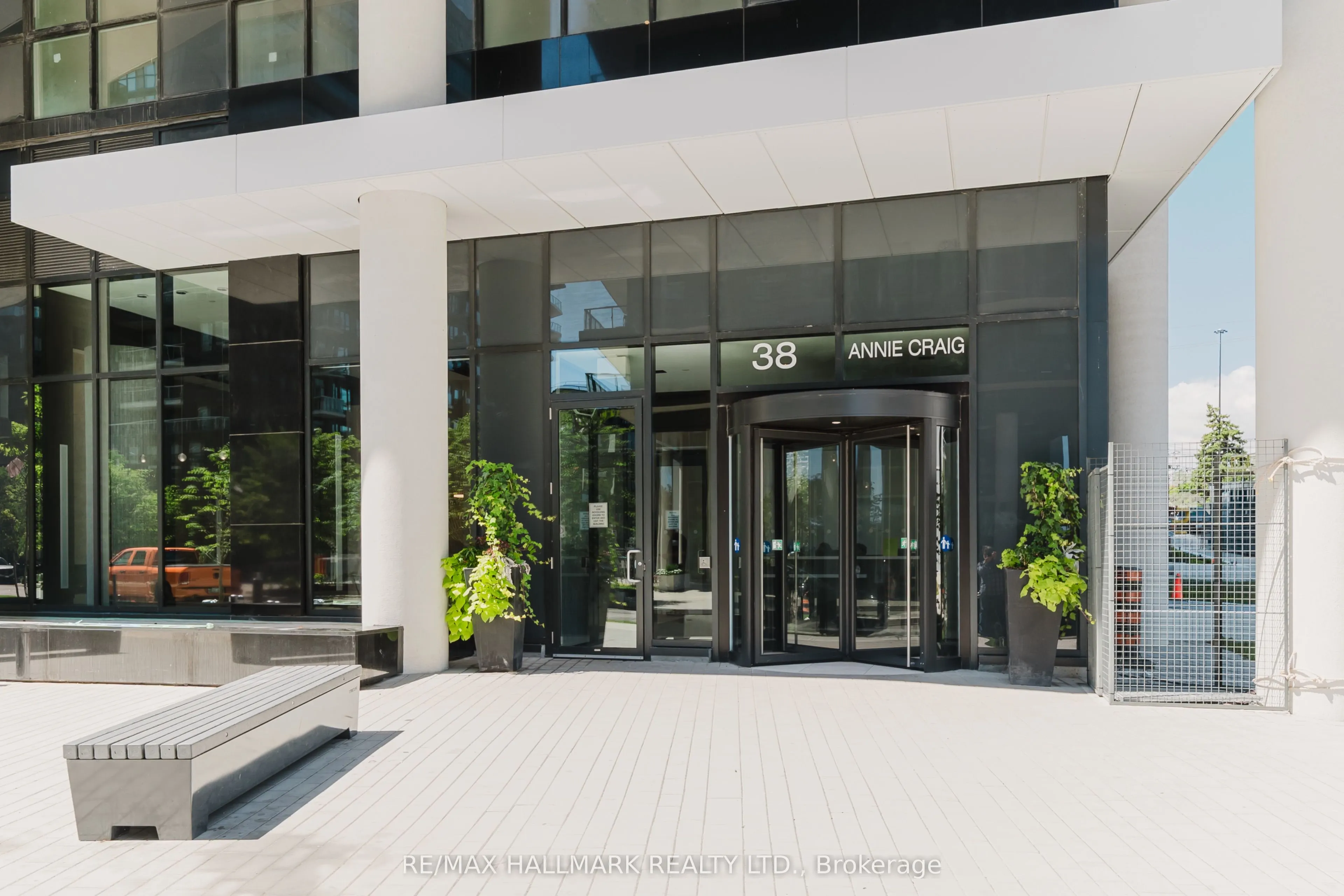 38 ANNIE CRAIG Drive, #3503