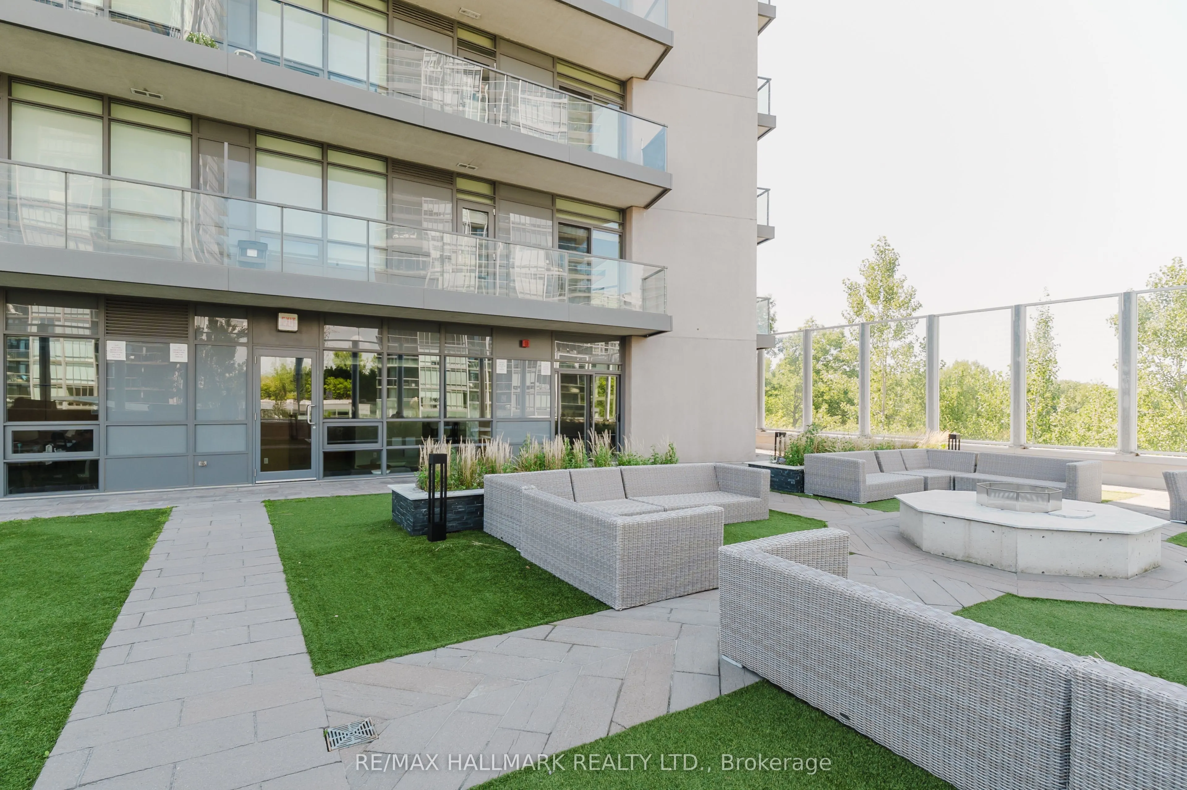 36 PARK LAWN Road, #1609