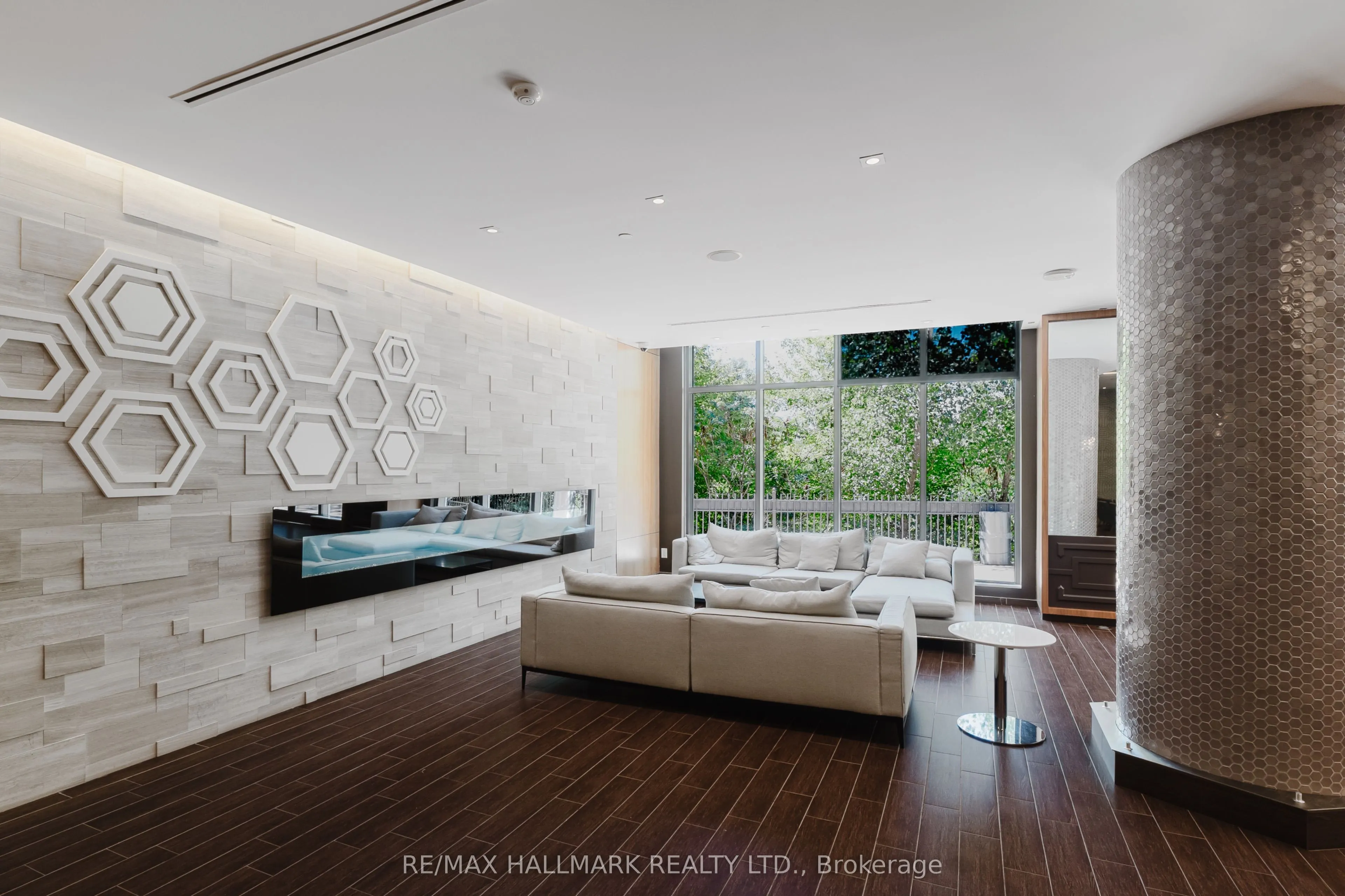 36 PARK LAWN Road, #1609