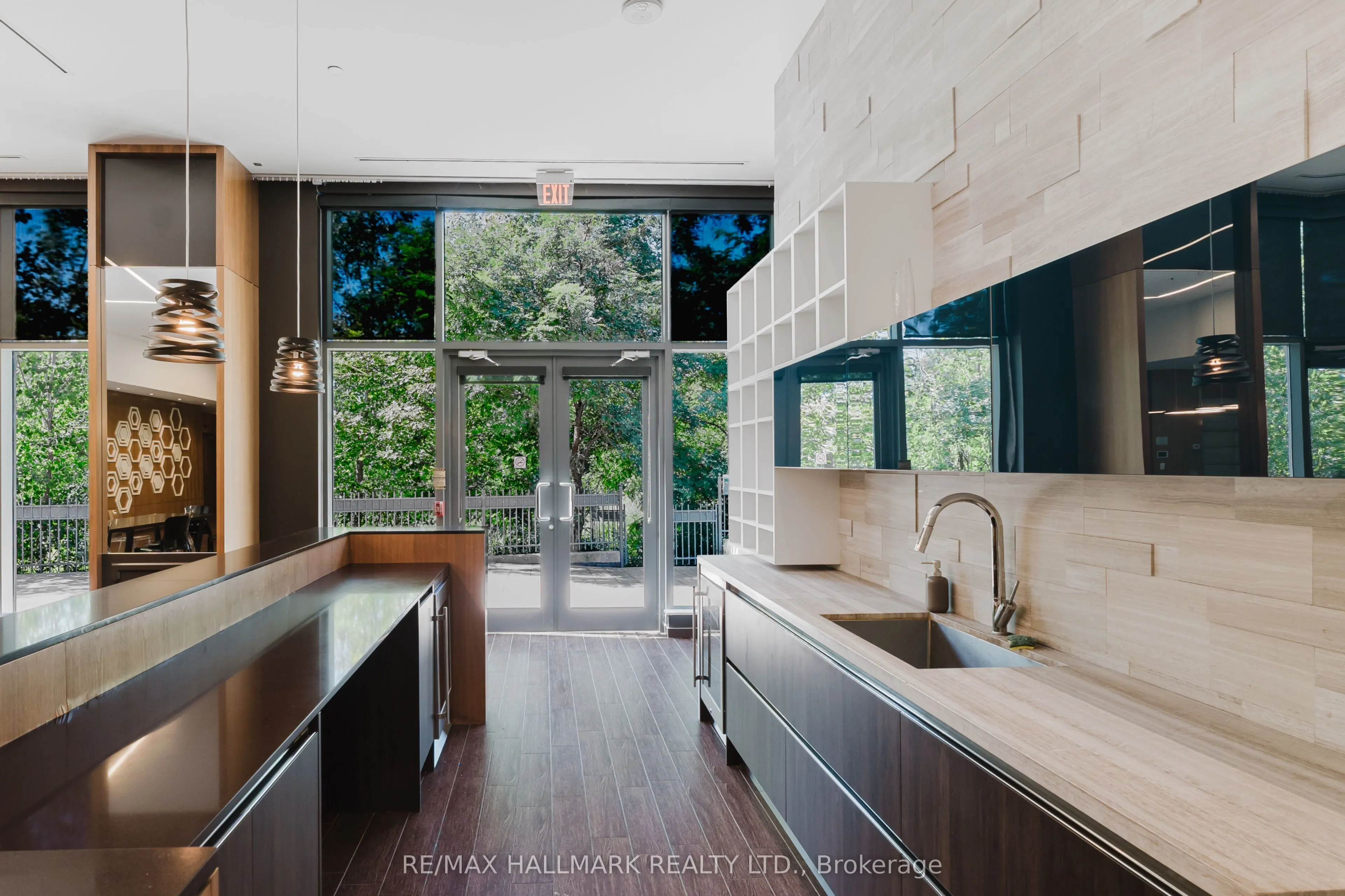 36 PARK LAWN Road, #1609