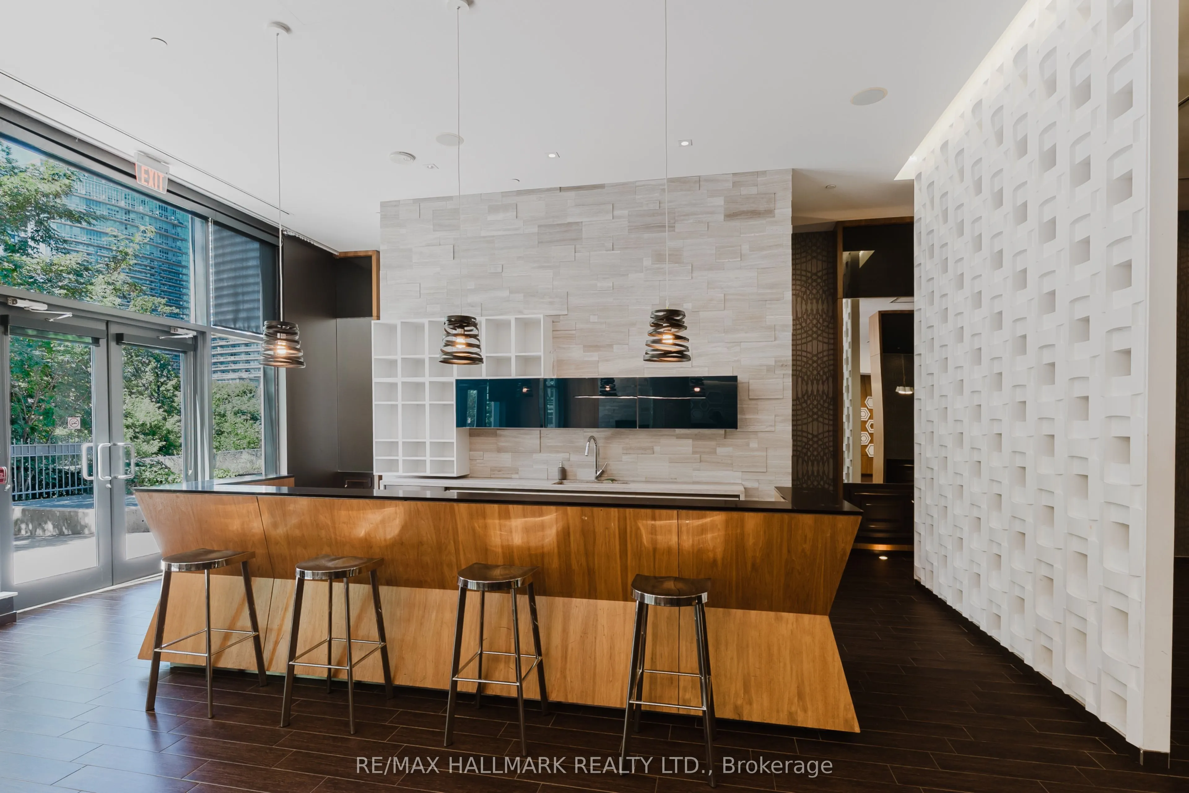 36 PARK LAWN Road, #1609