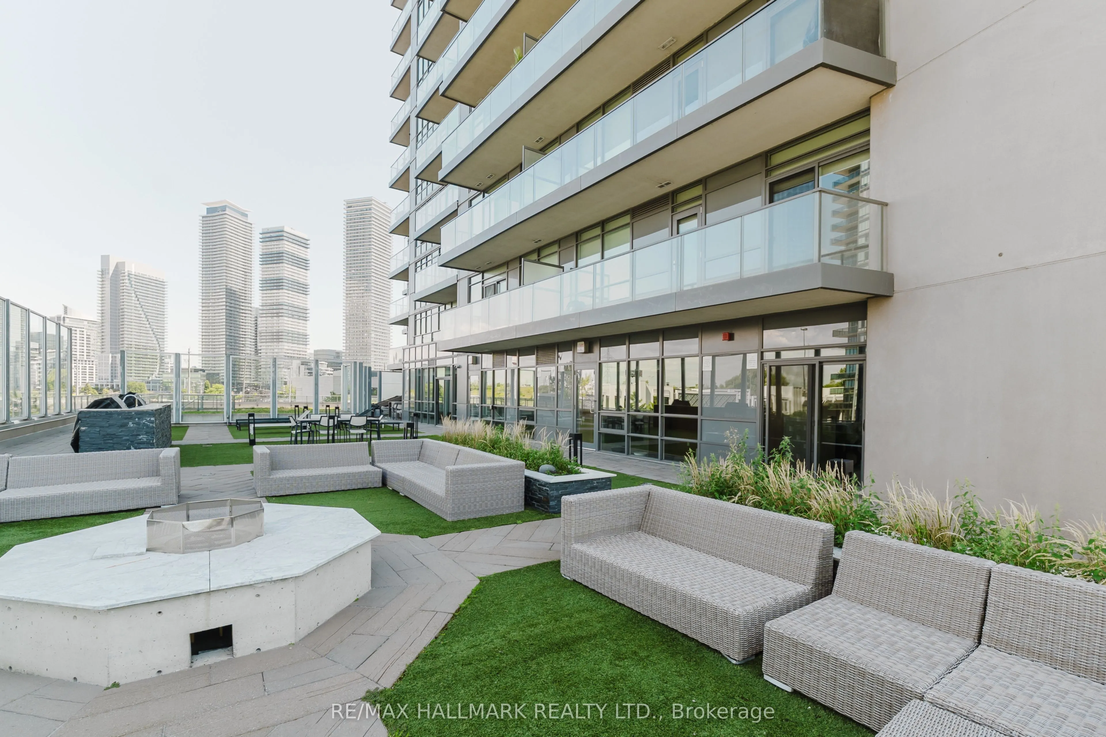 36 PARK LAWN Road, #1609