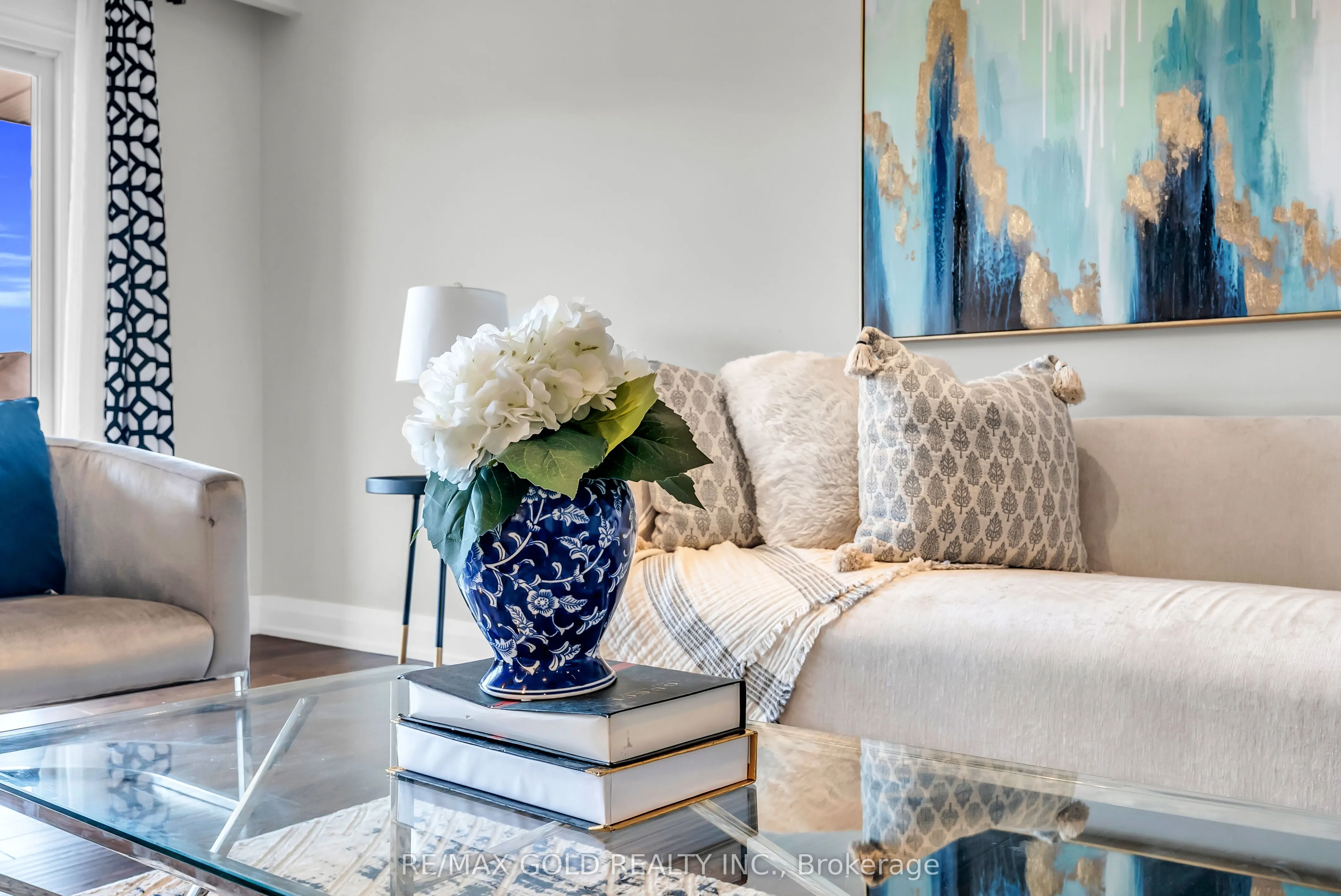 52 Paradelle Crescent