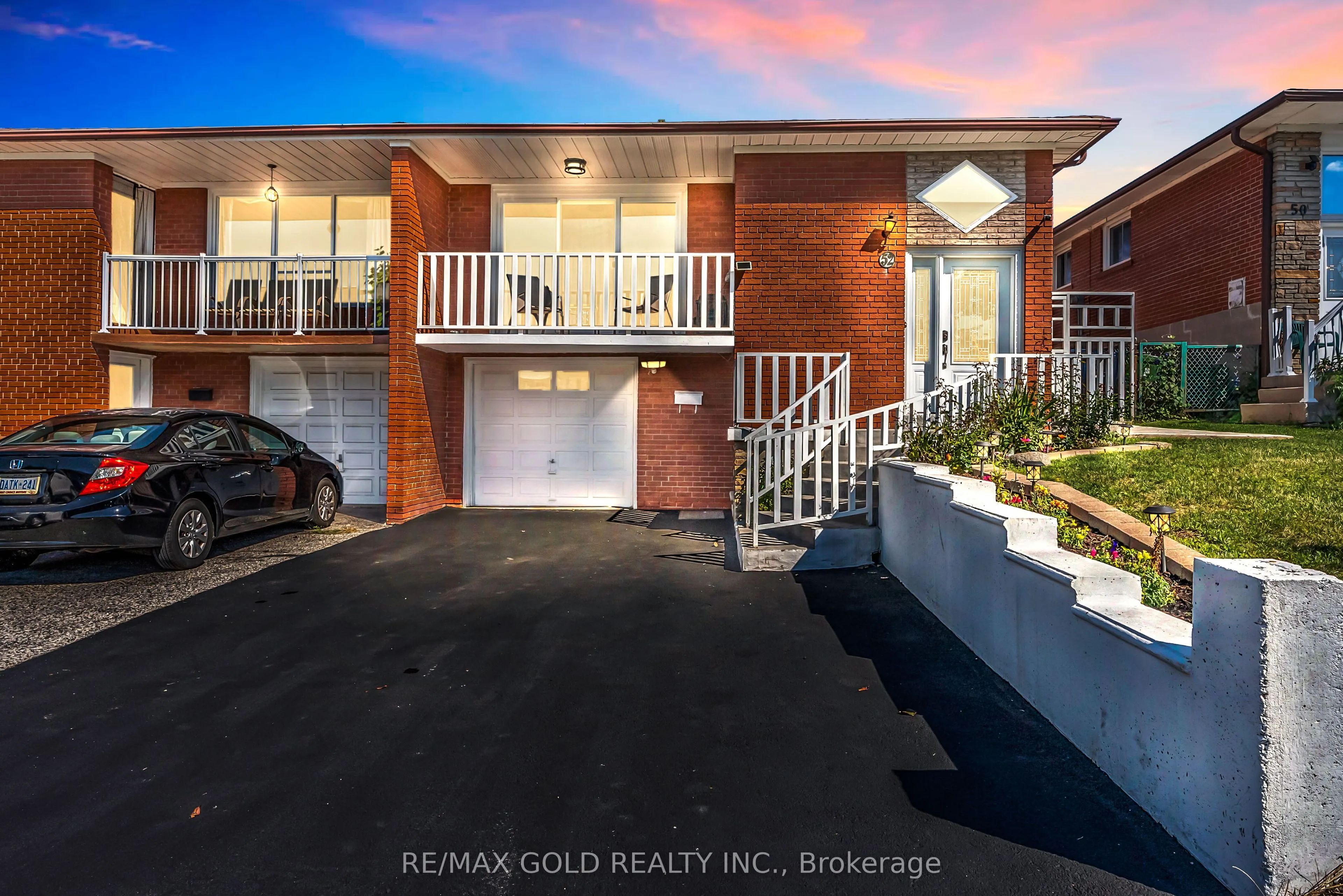 52 Paradelle Crescent