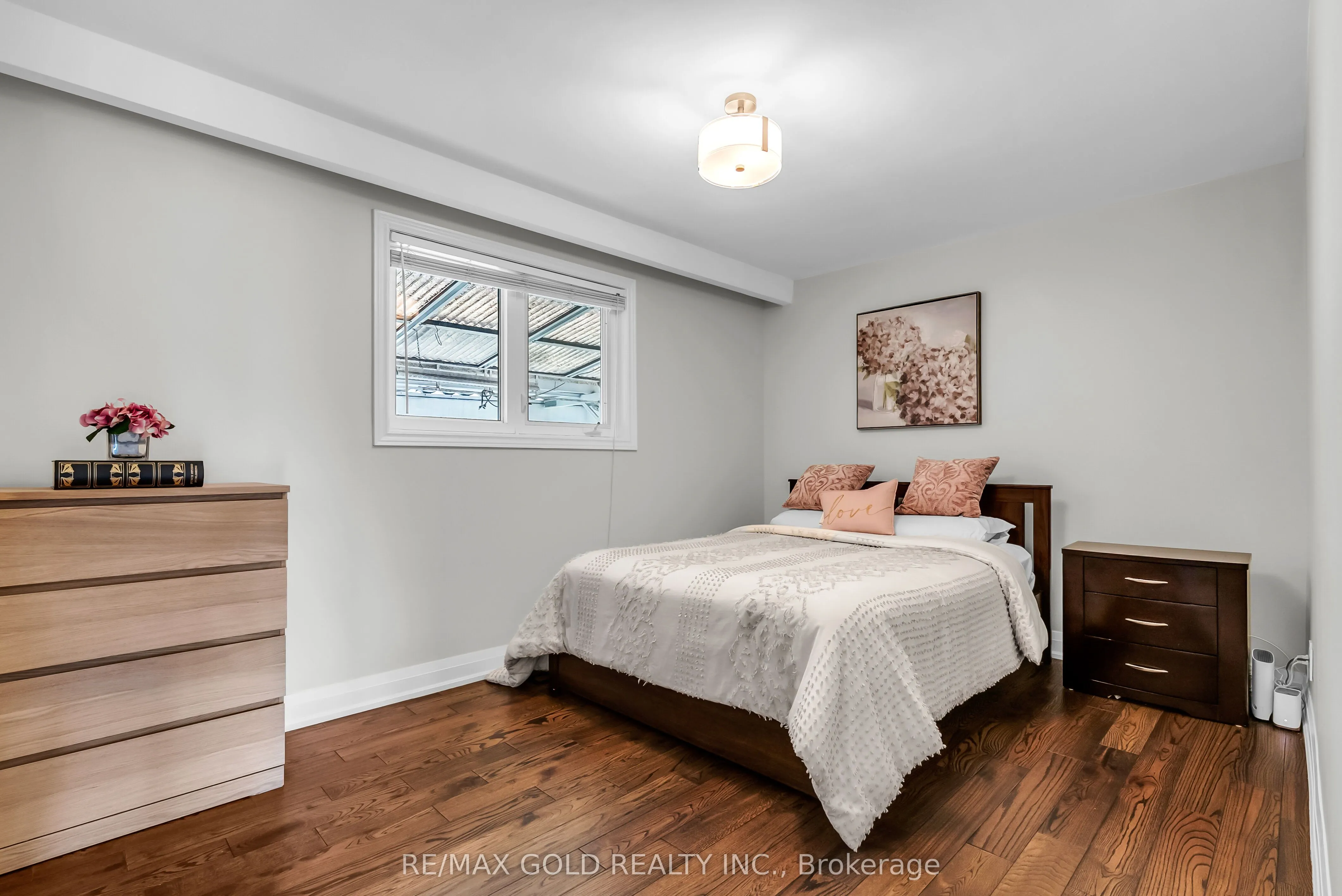 52 Paradelle Crescent