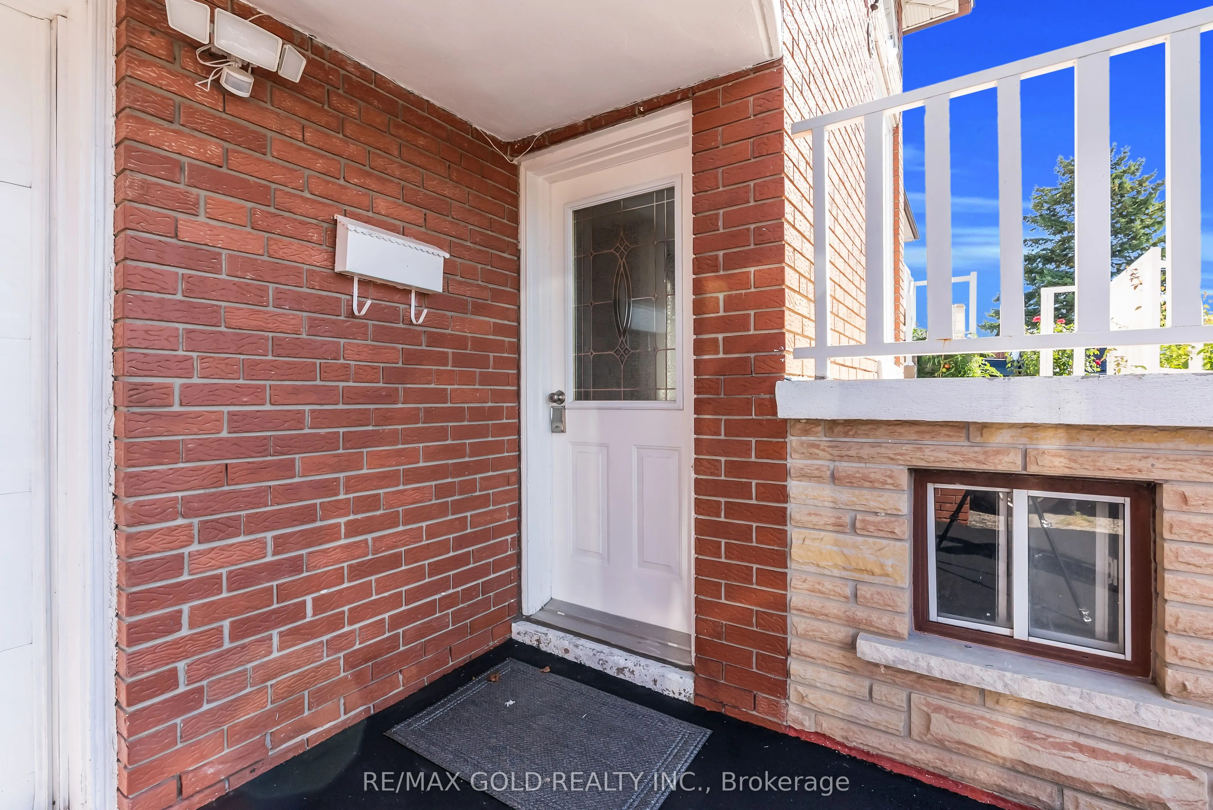 52 Paradelle Crescent