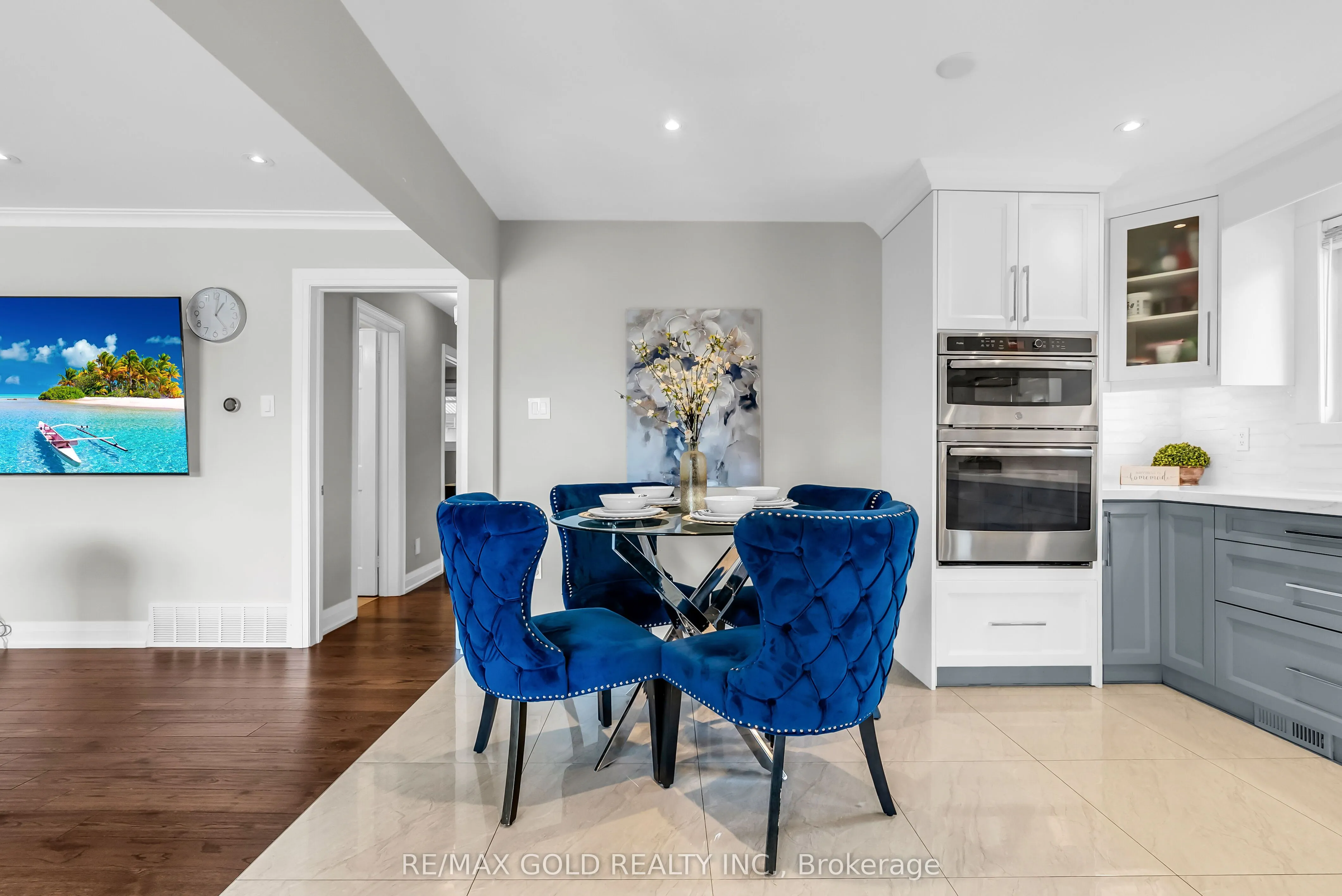 52 Paradelle Crescent