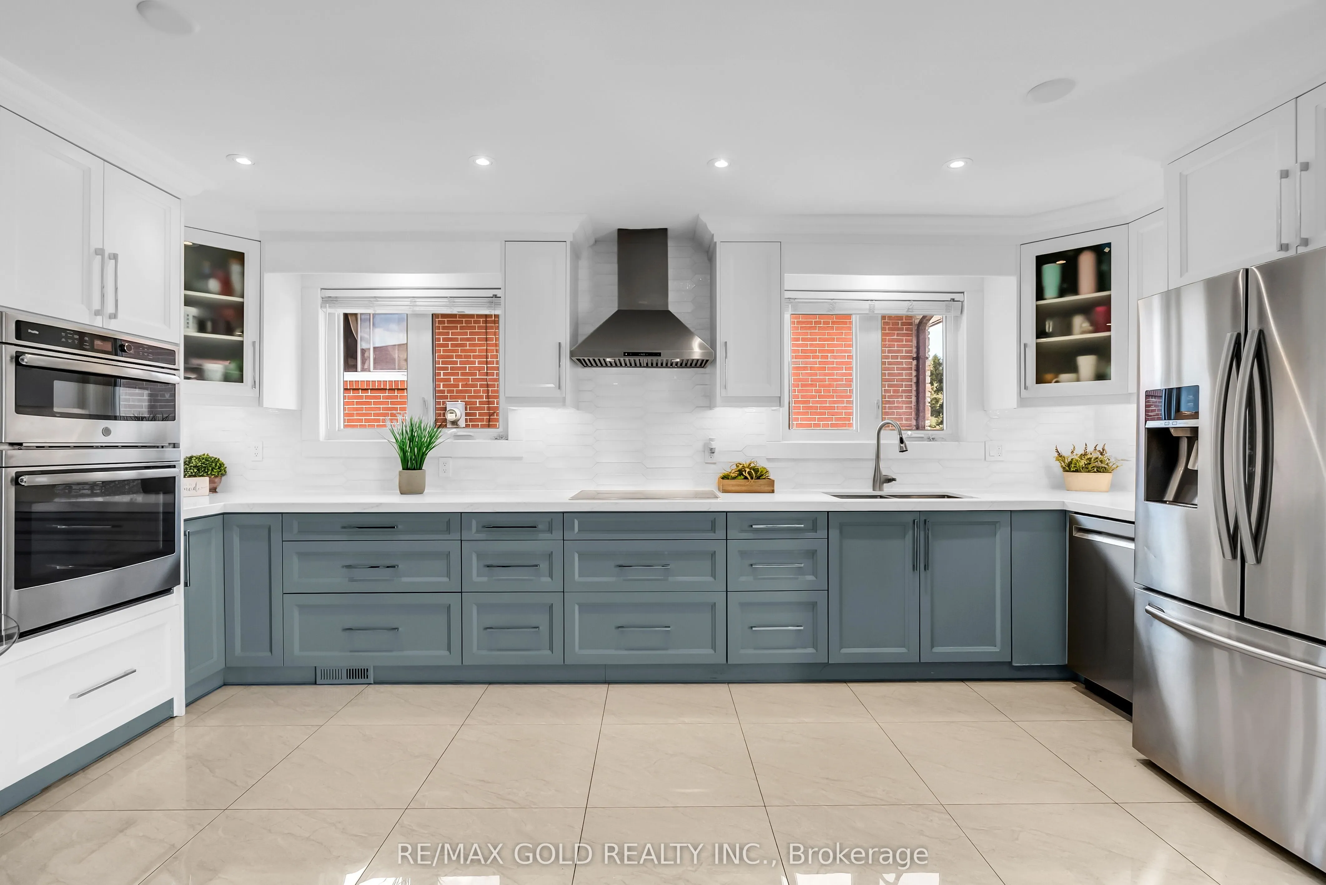 52 Paradelle Crescent