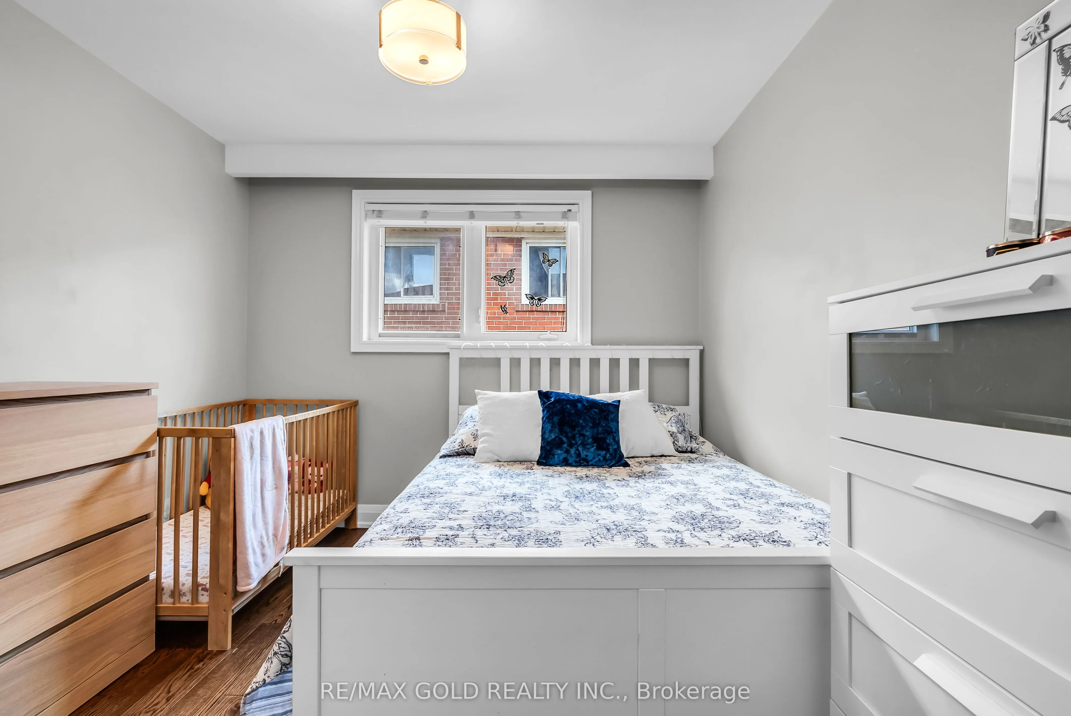 52 Paradelle Crescent