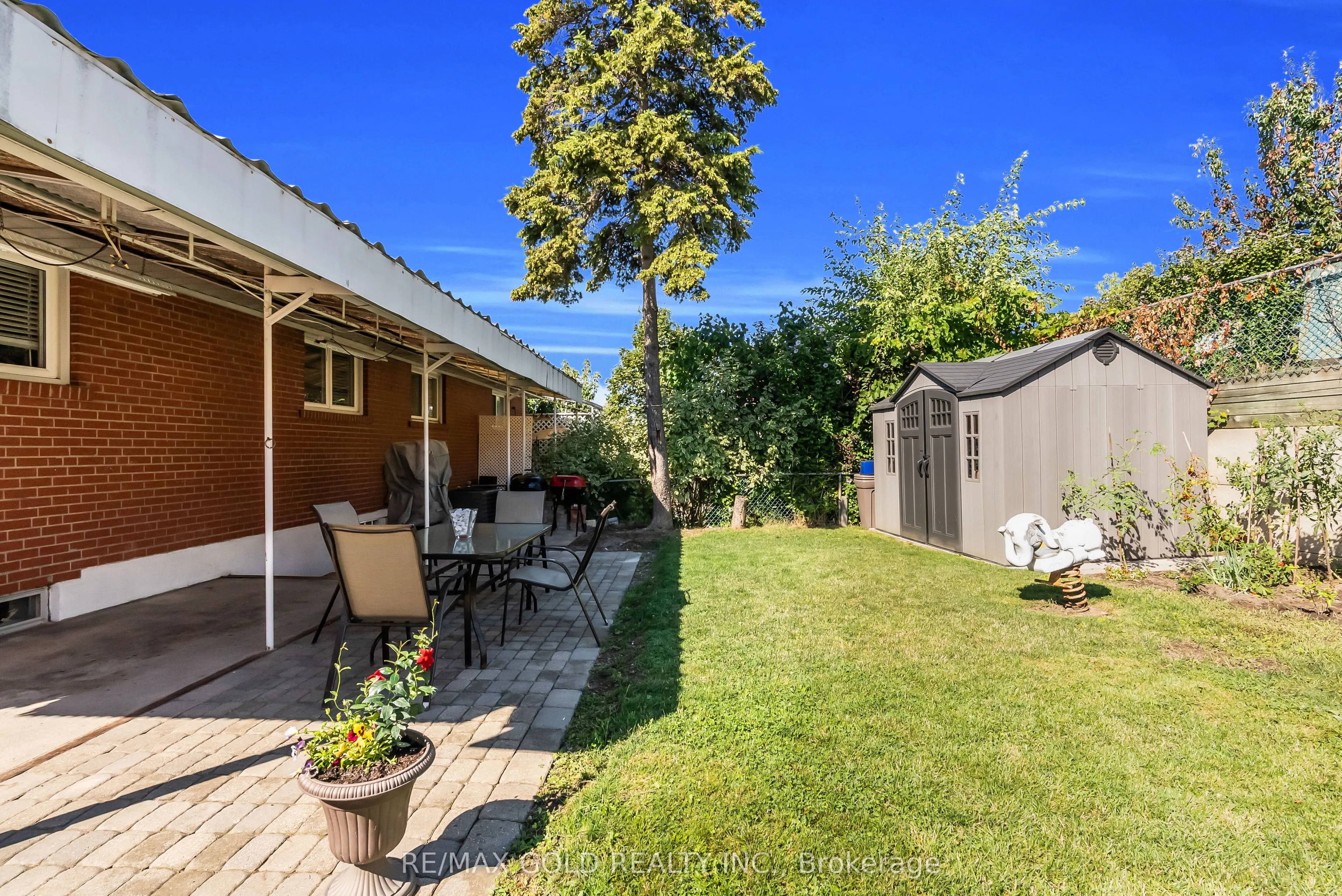 52 Paradelle Crescent