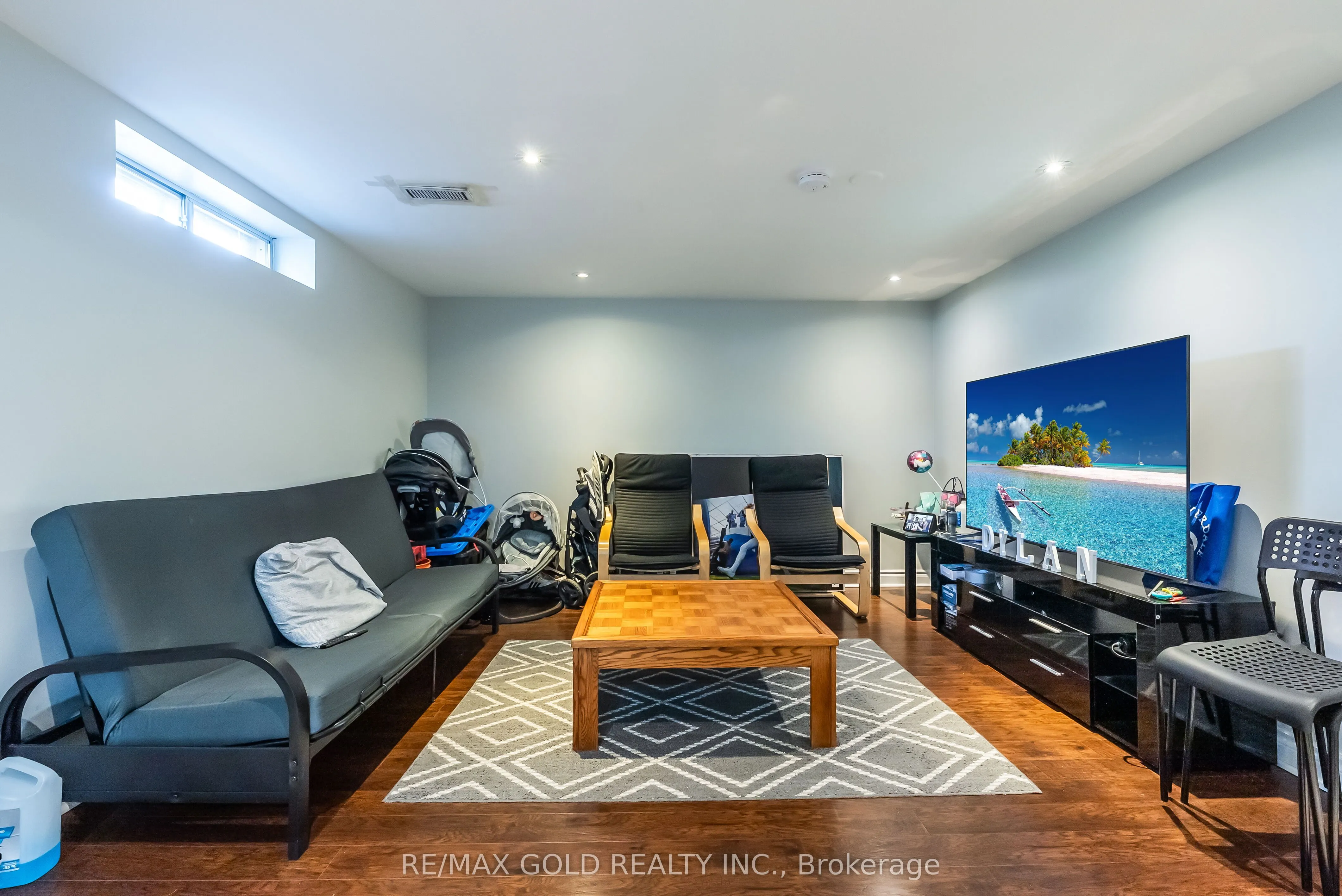 52 Paradelle Crescent