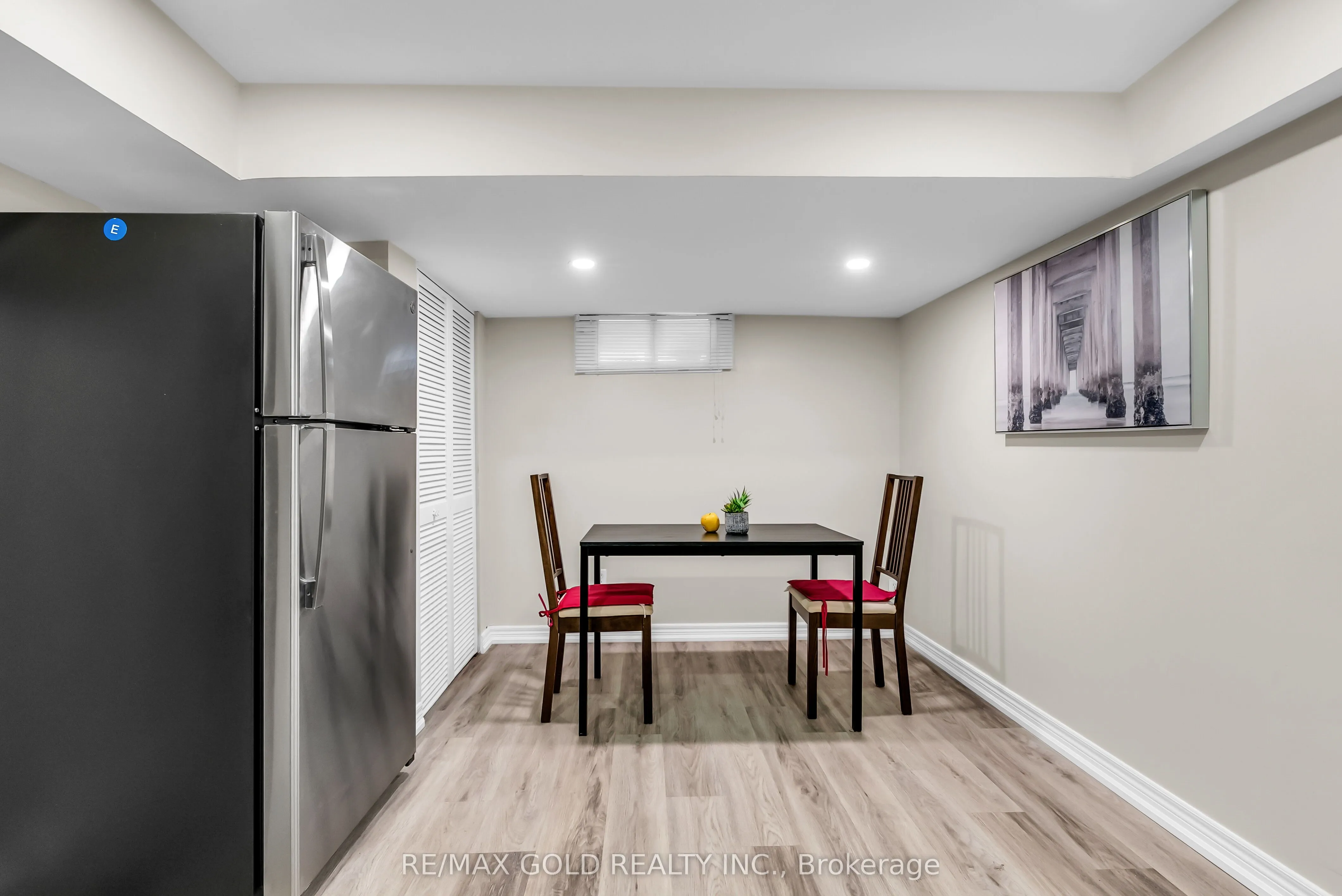 52 Paradelle Crescent