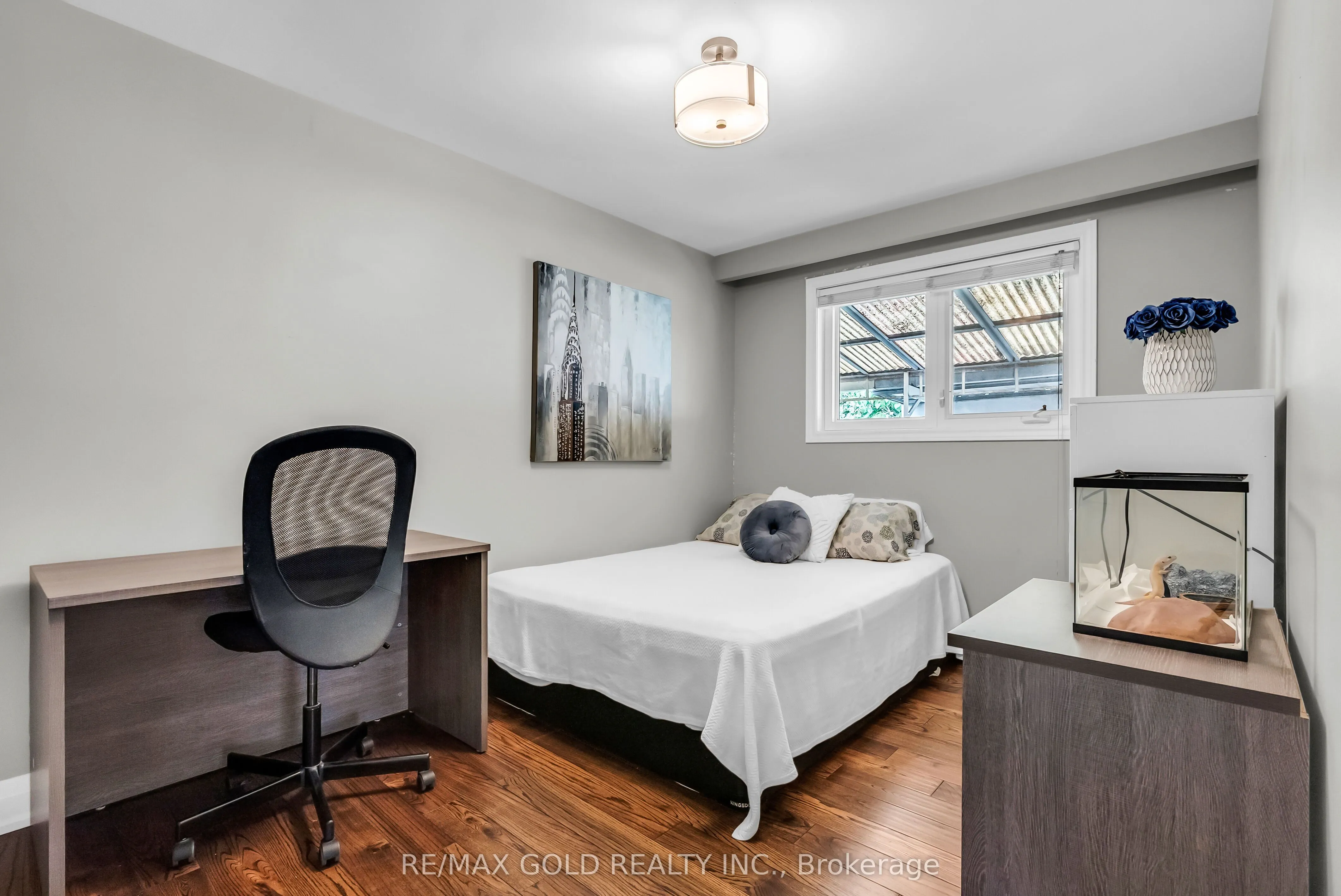 52 Paradelle Crescent