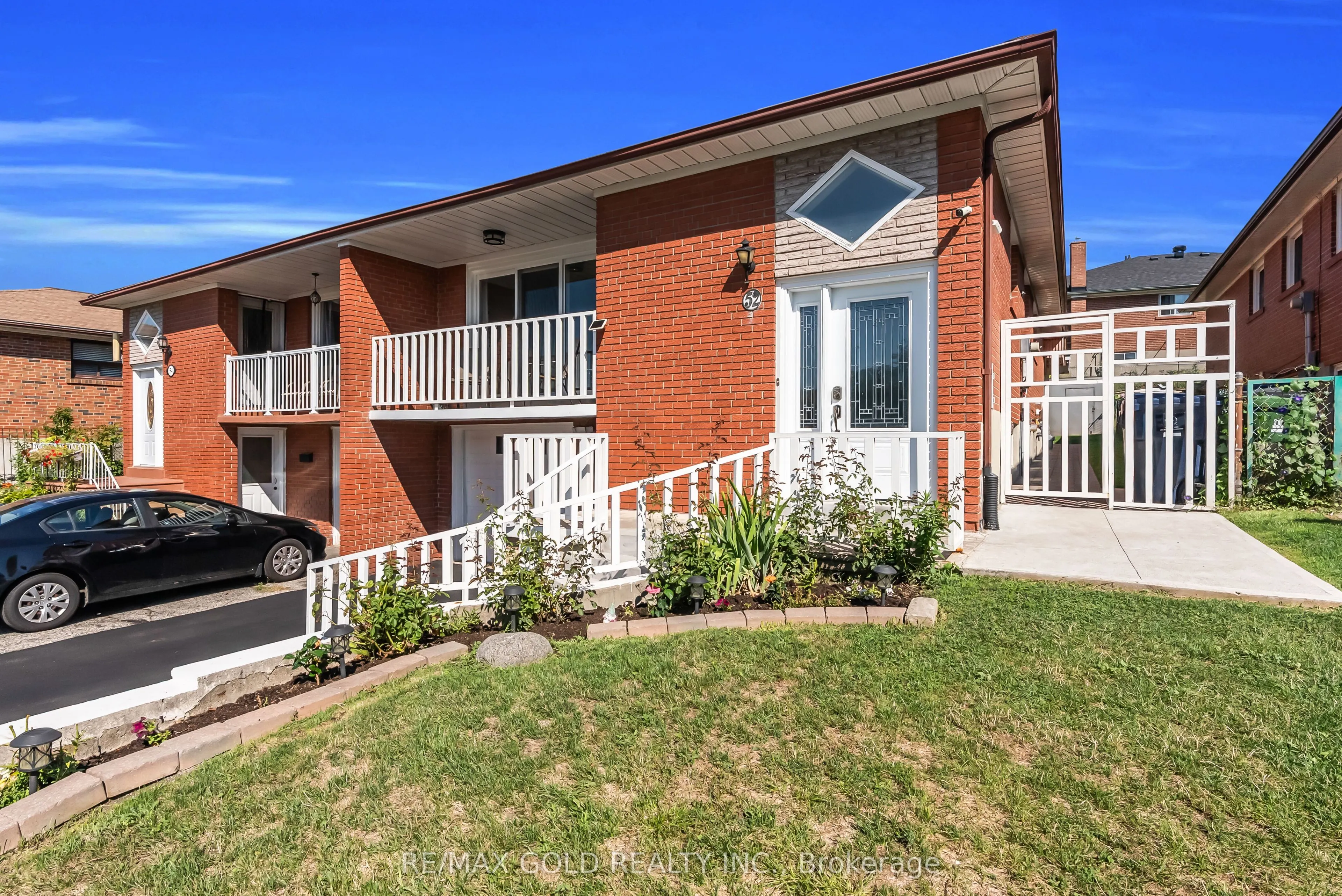 52 Paradelle Crescent