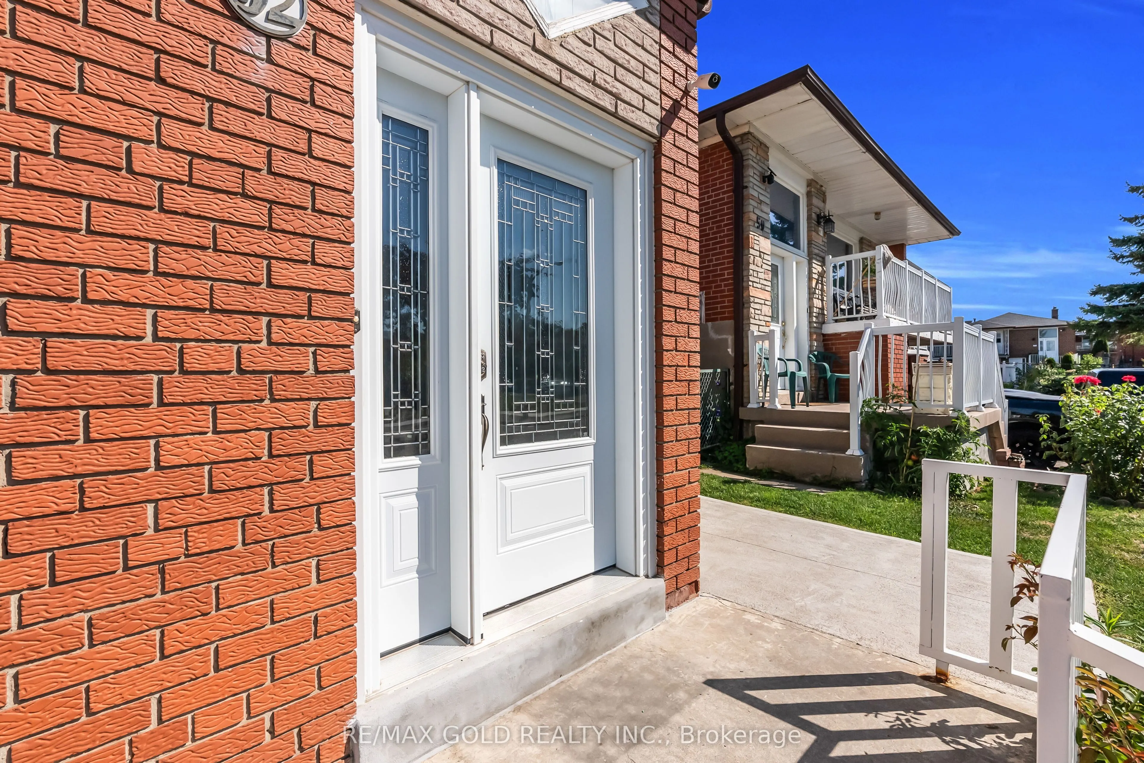 52 Paradelle Crescent