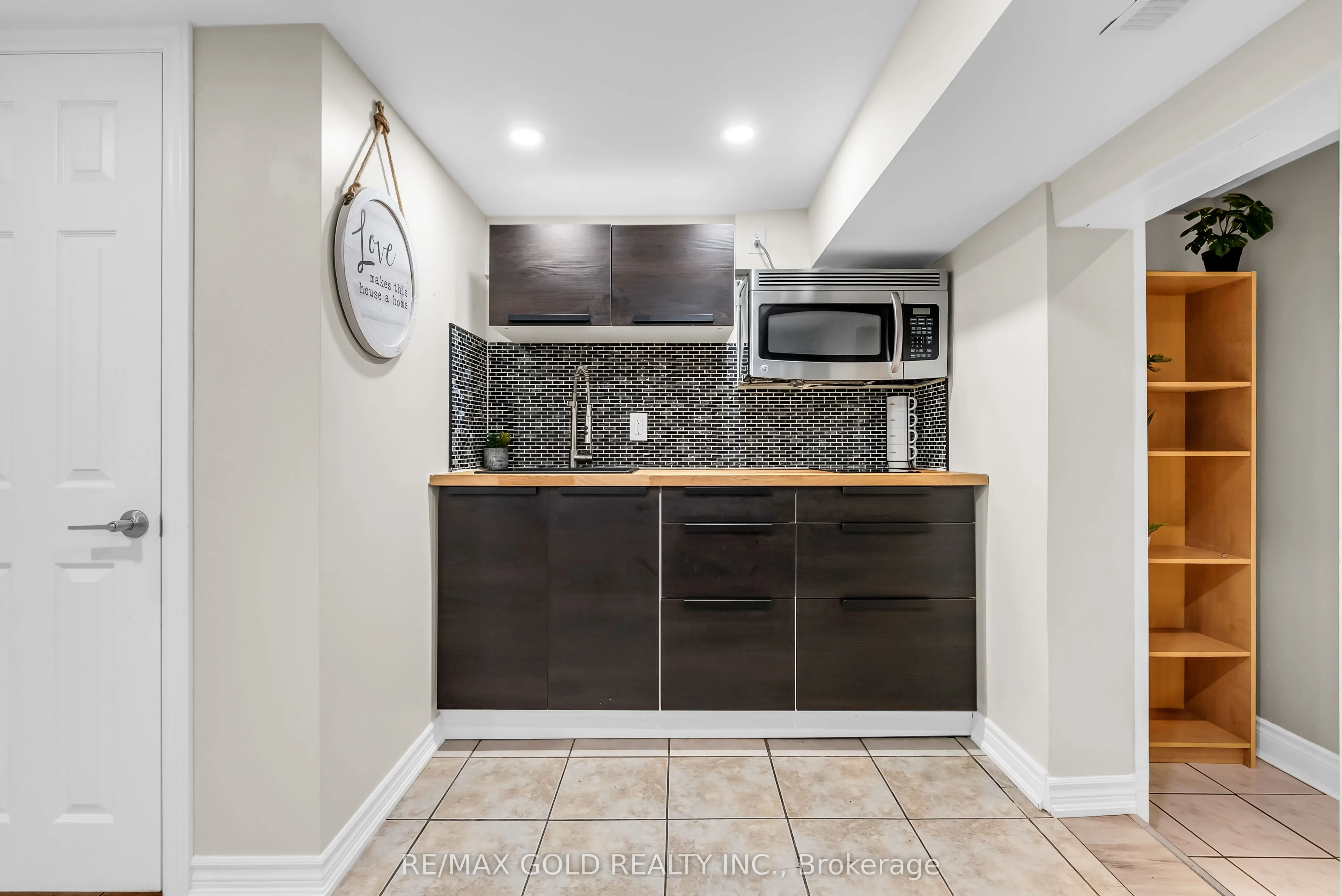 52 Paradelle Crescent