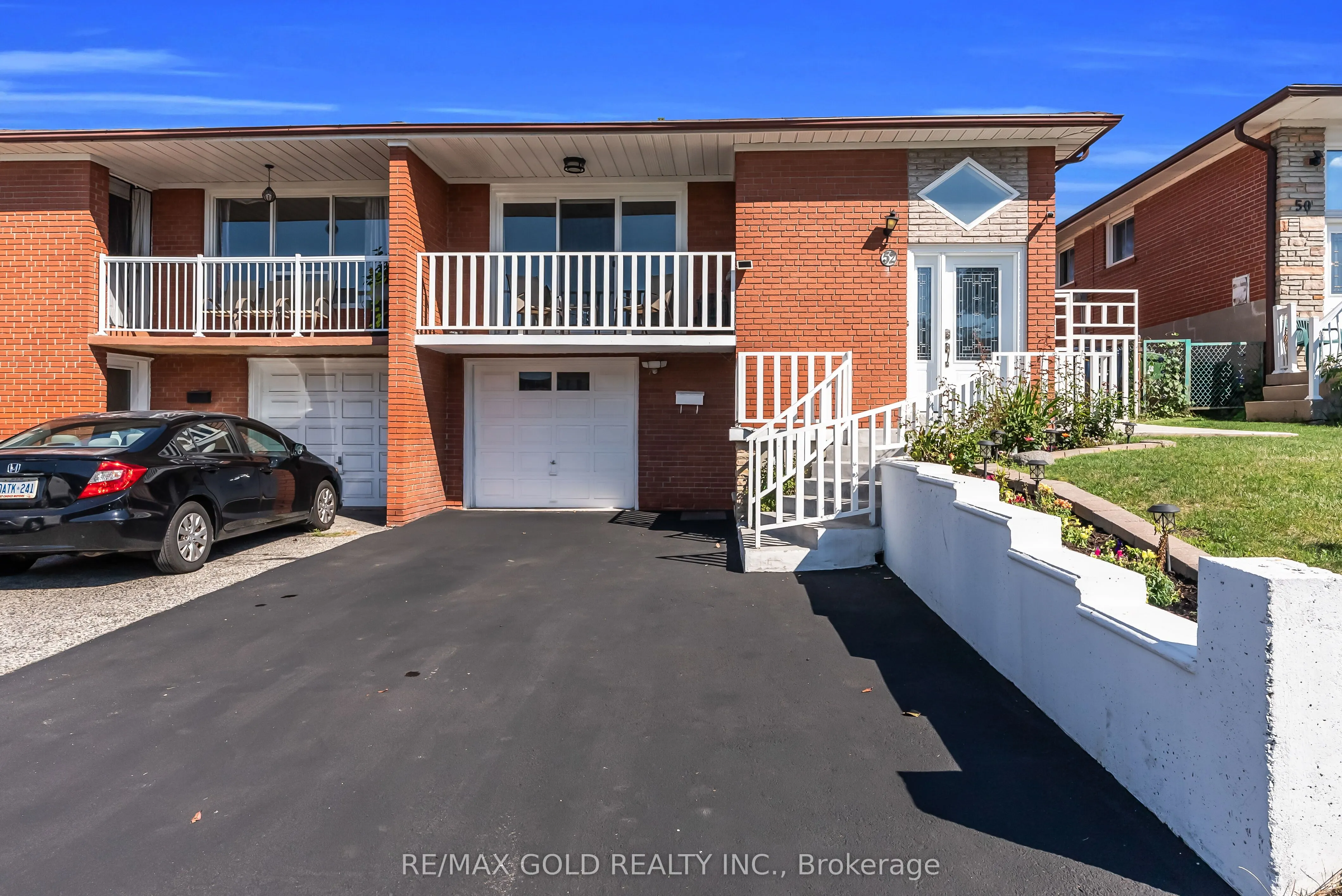 52 Paradelle Crescent