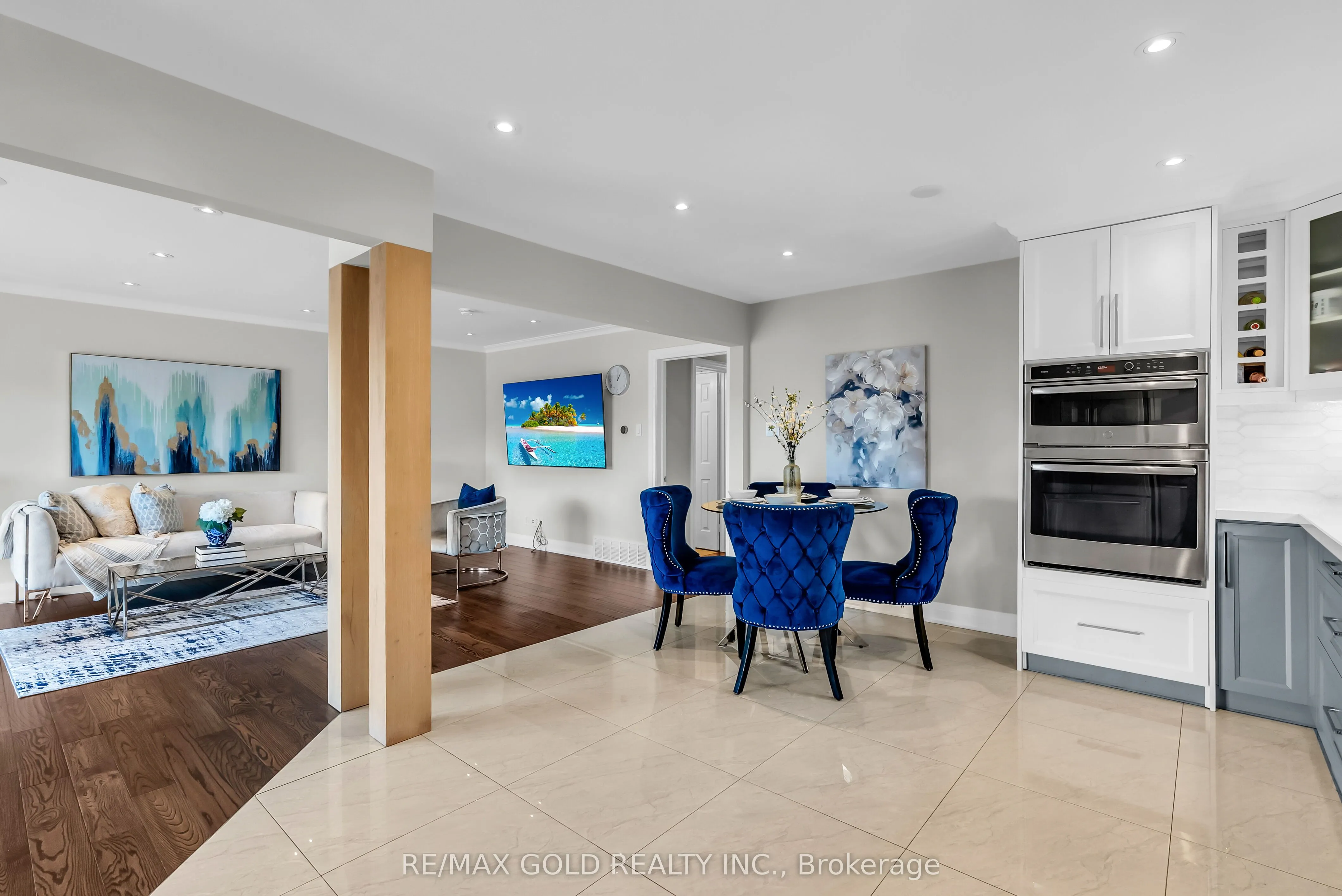 52 Paradelle Crescent