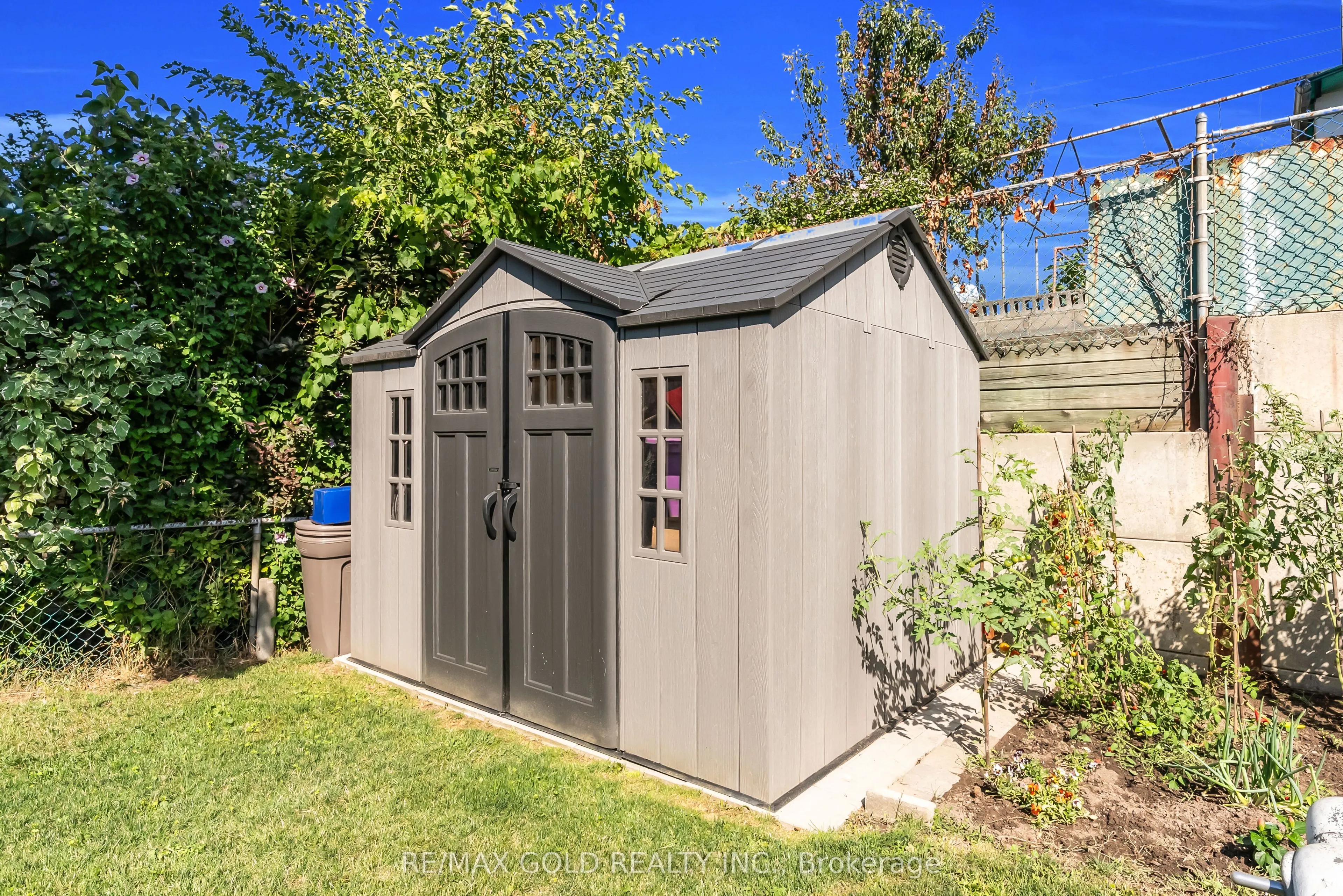 52 Paradelle Crescent