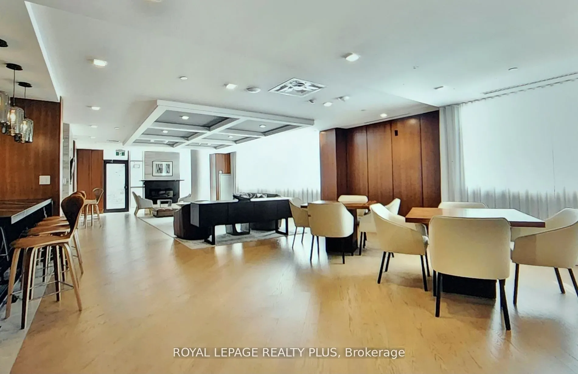 1575 Lakeshore Road, #358