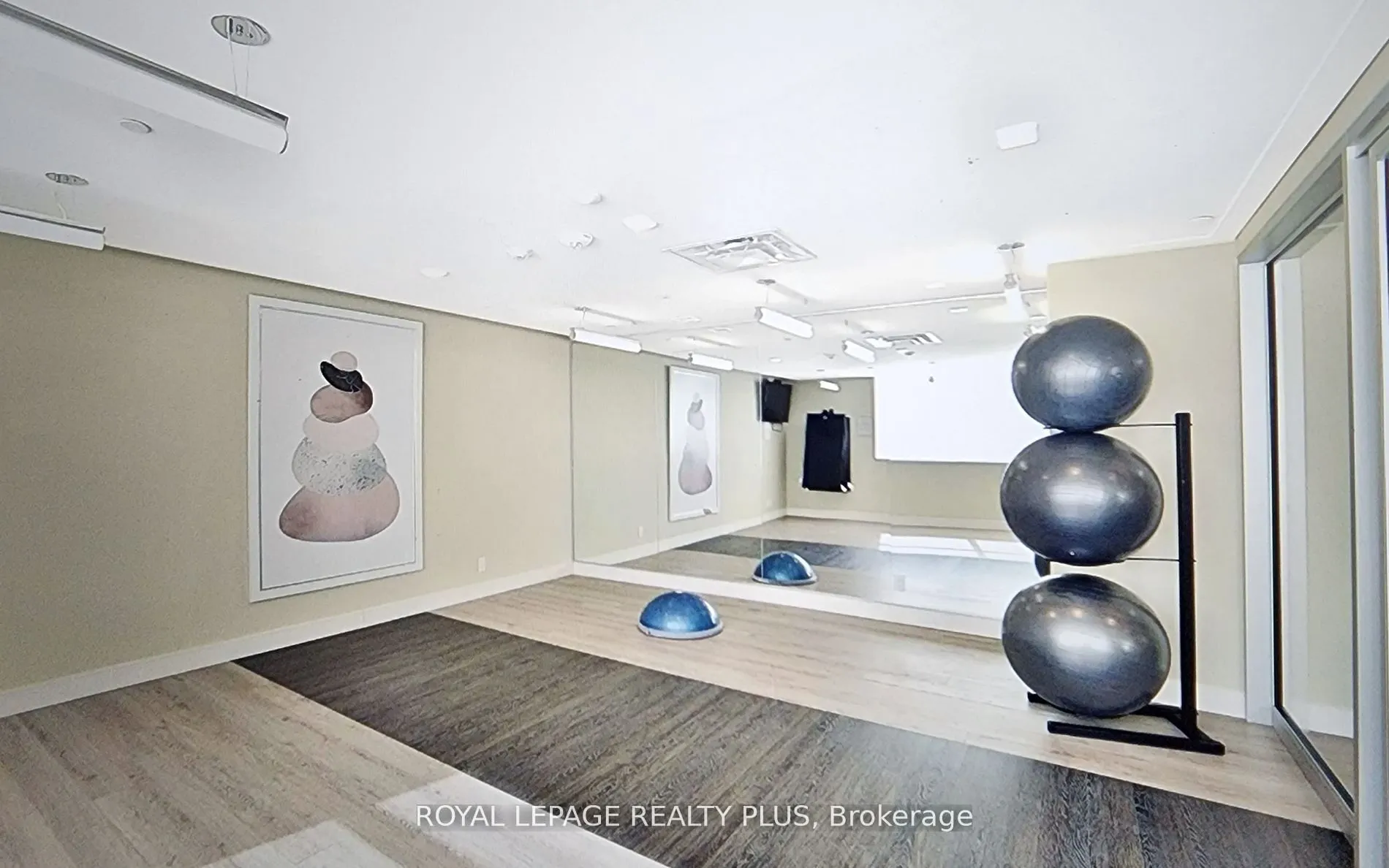1575 Lakeshore Road, #358