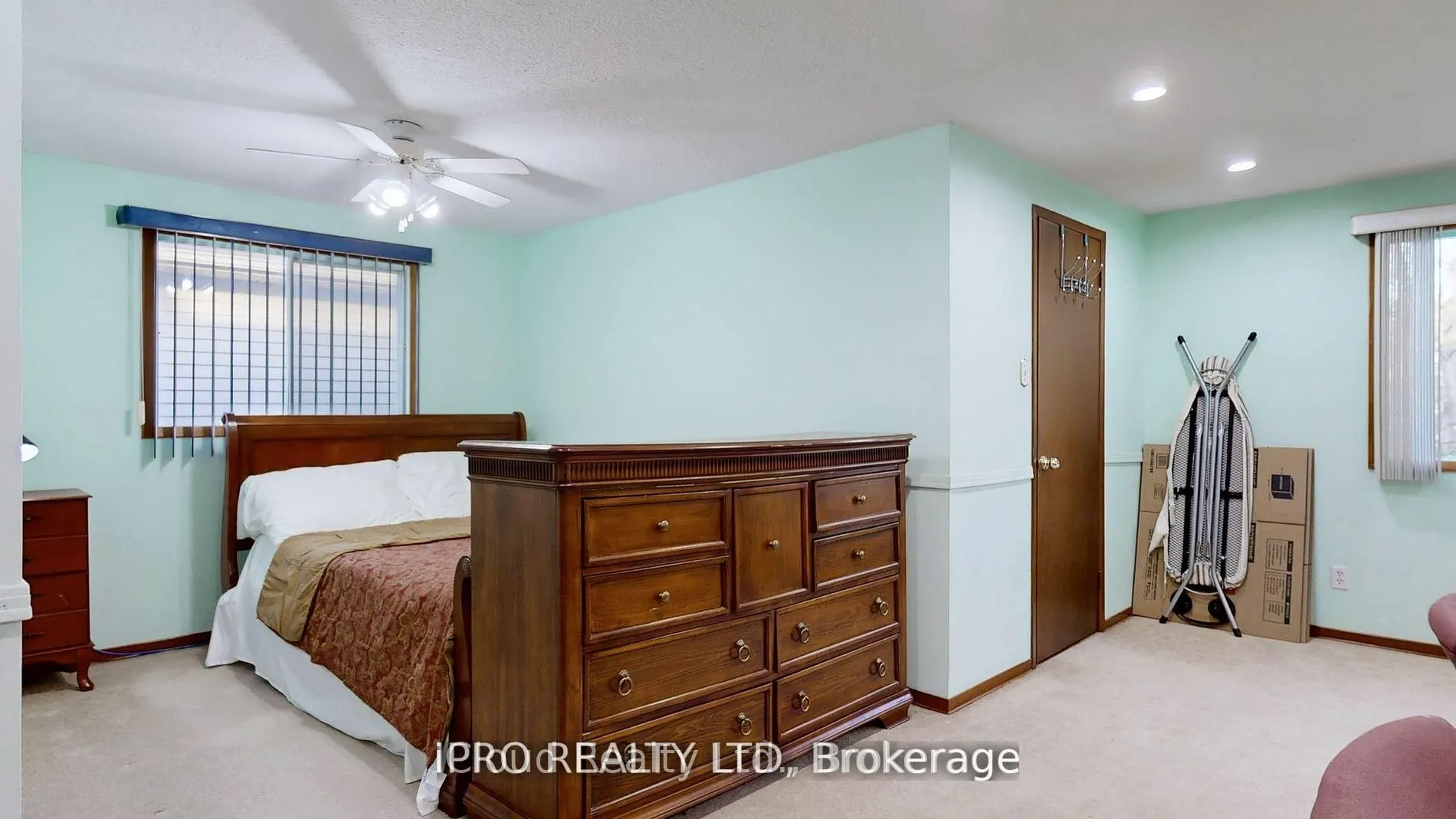 32 Dafoe Crescent