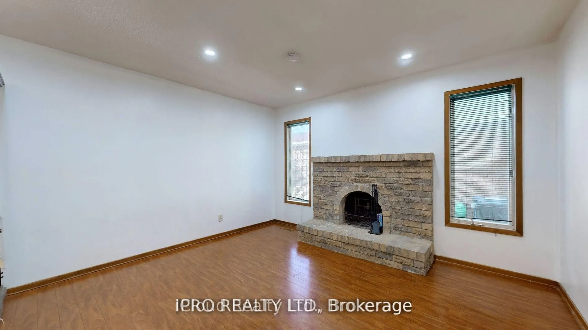 32 Dafoe Crescent