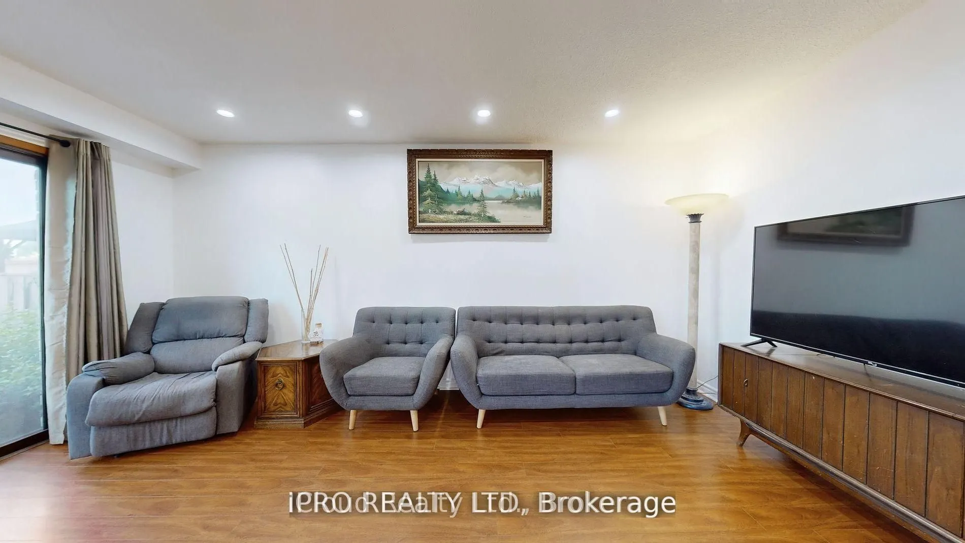 32 Dafoe Crescent