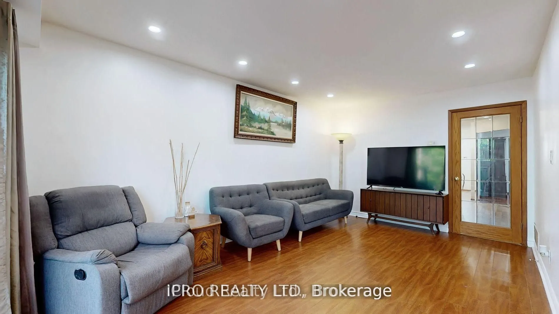 32 Dafoe Crescent