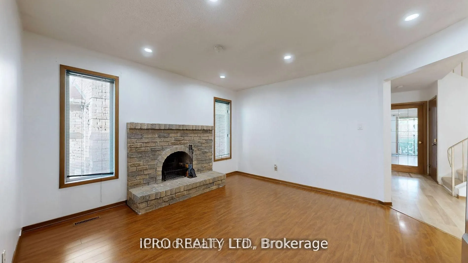 32 Dafoe Crescent