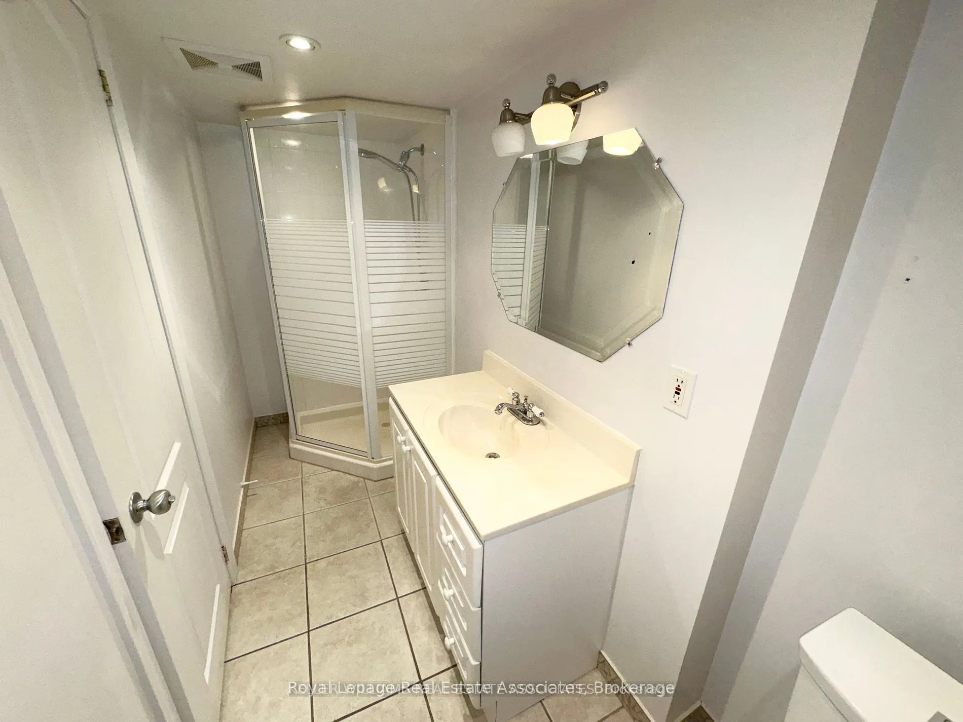 282 Oxbow Crescent, #Lower