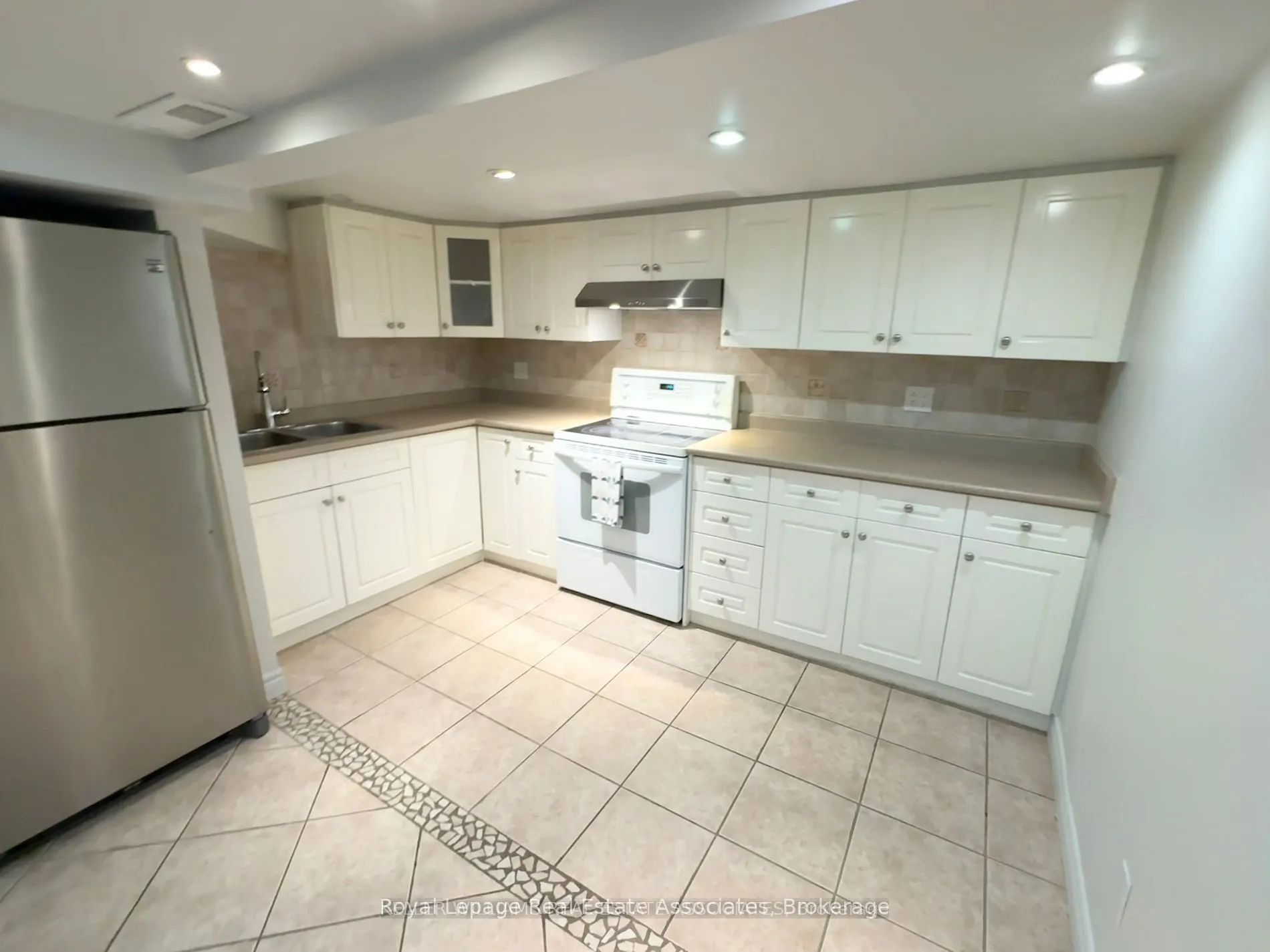 282 Oxbow Crescent, #Lower
