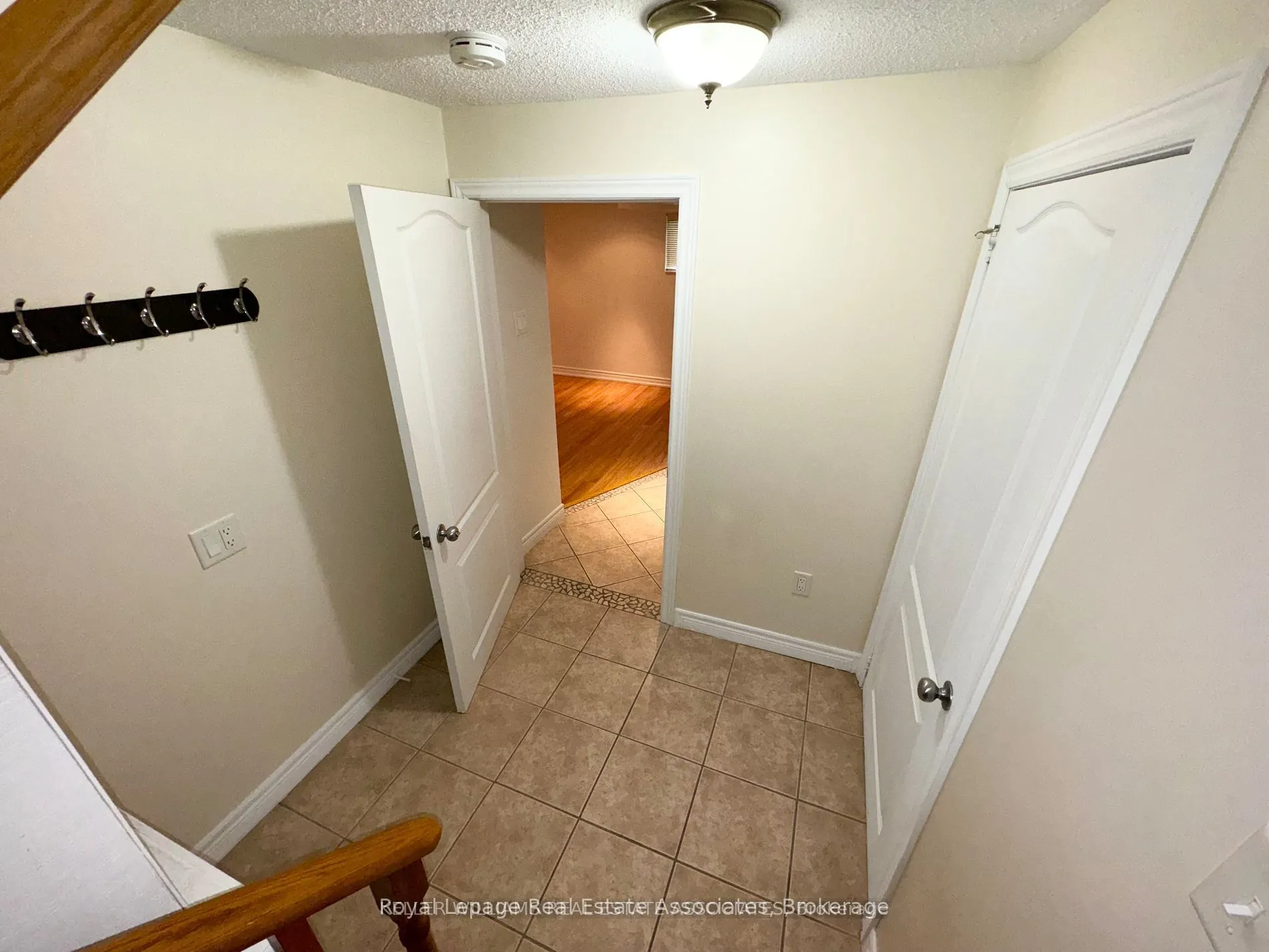 282 Oxbow Crescent, #Lower