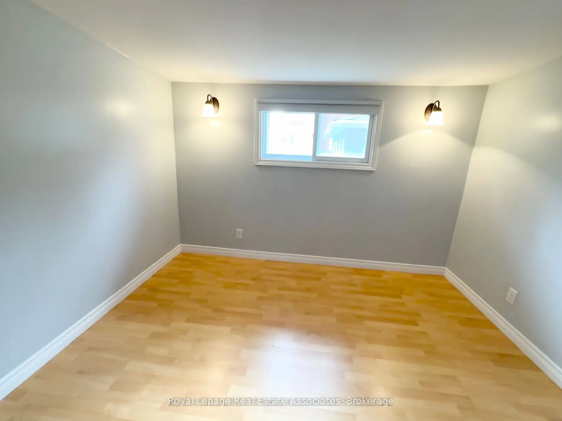 282 Oxbow Crescent, #Lower