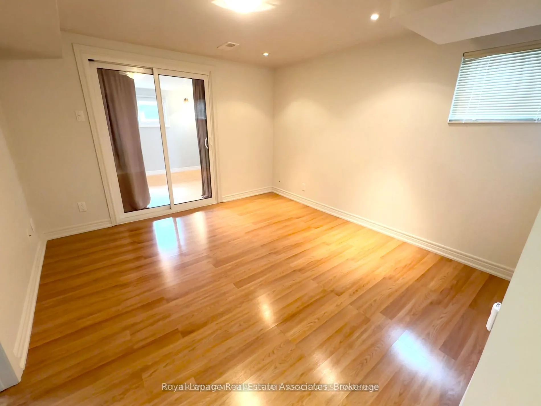 282 Oxbow Crescent, #Lower