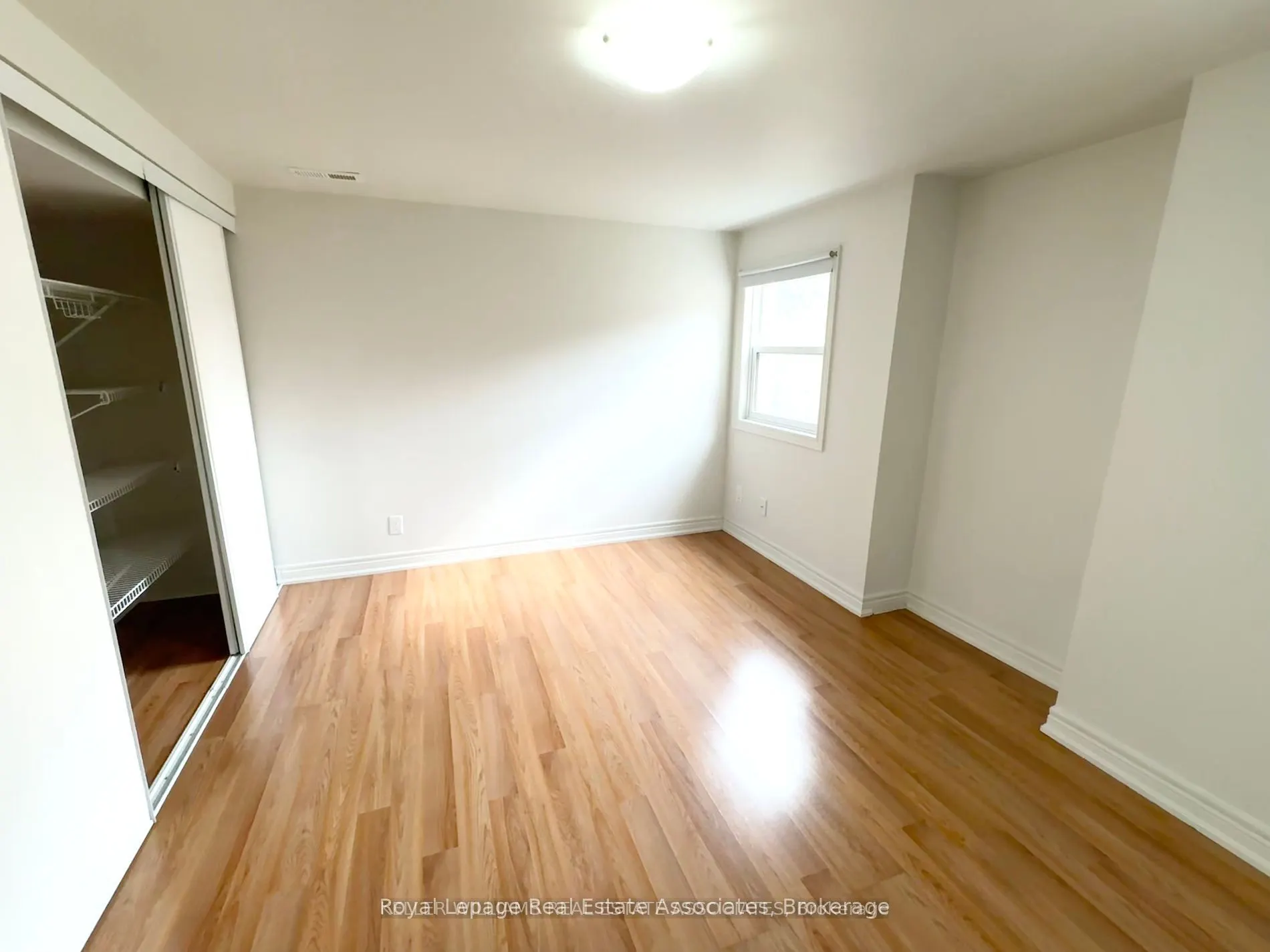 282 Oxbow Crescent, #Lower