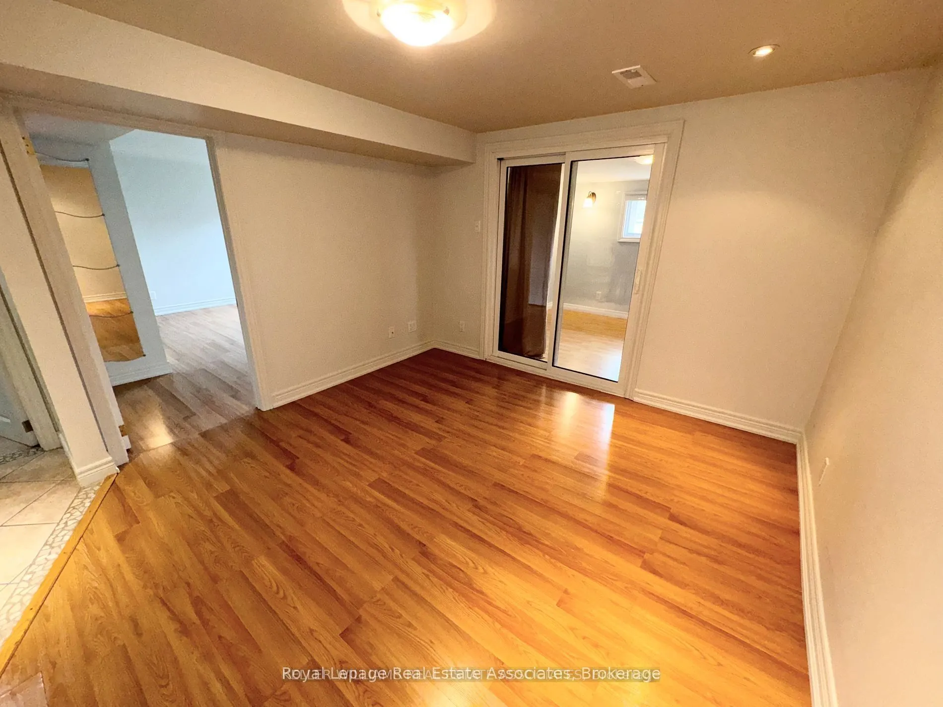 282 Oxbow Crescent, #Lower