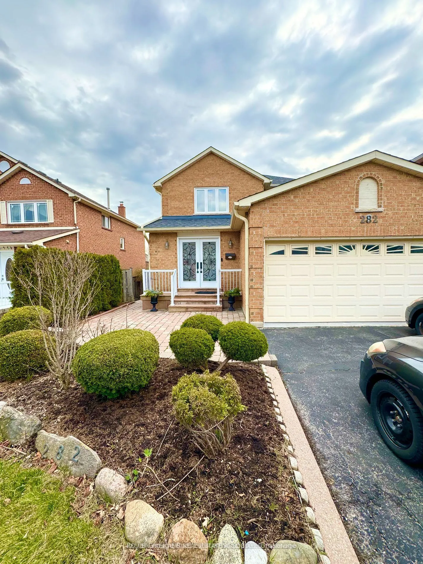 282 Oxbow Crescent, #Lower
