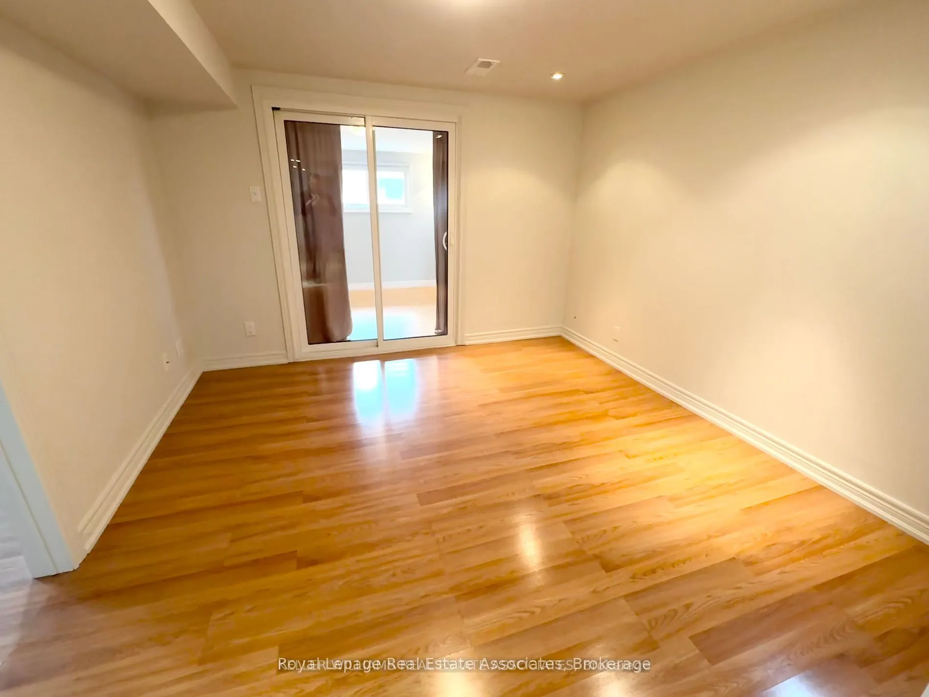282 Oxbow Crescent, #Lower